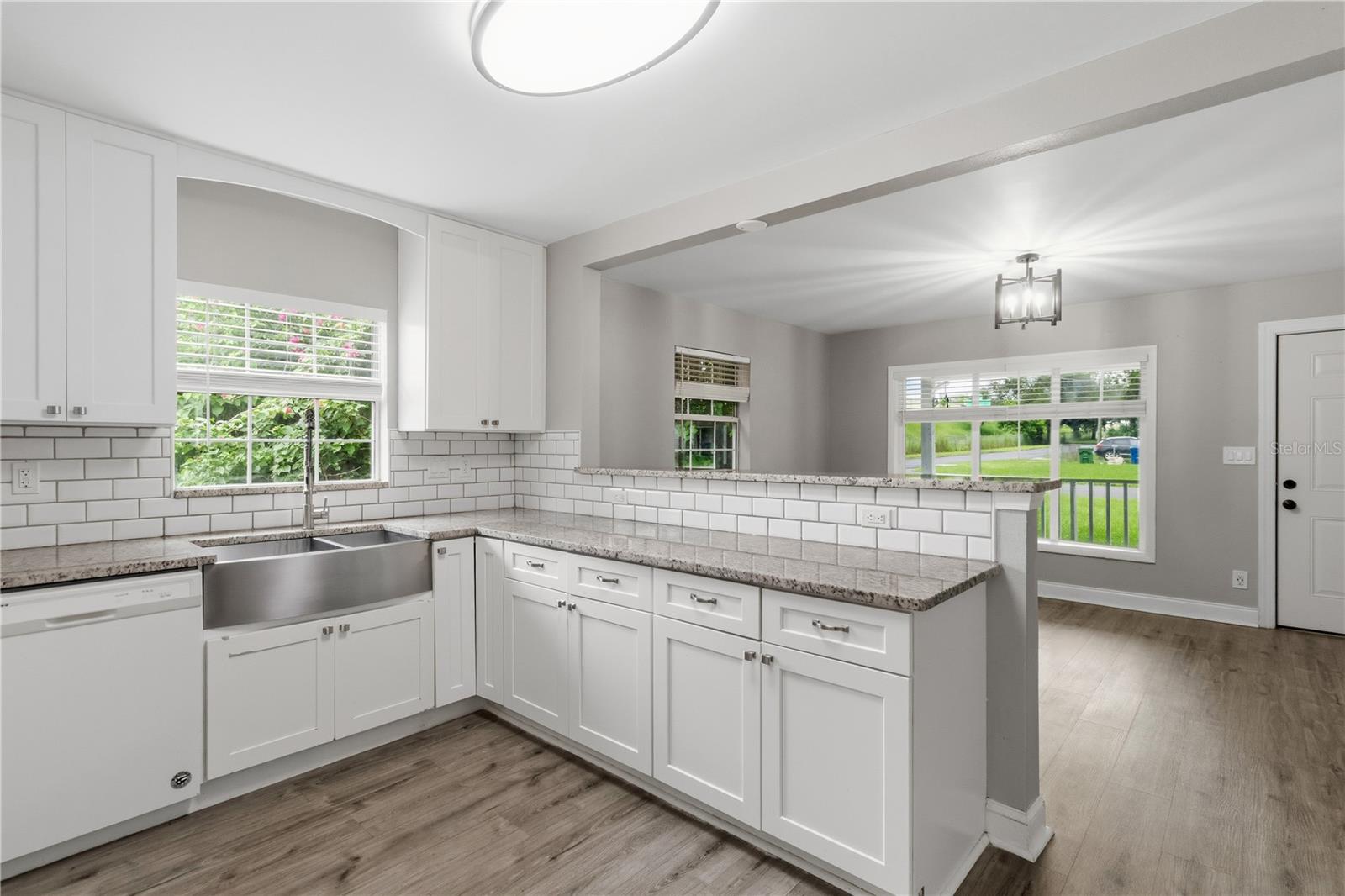 320 E ALTHEA AVE — photo 9