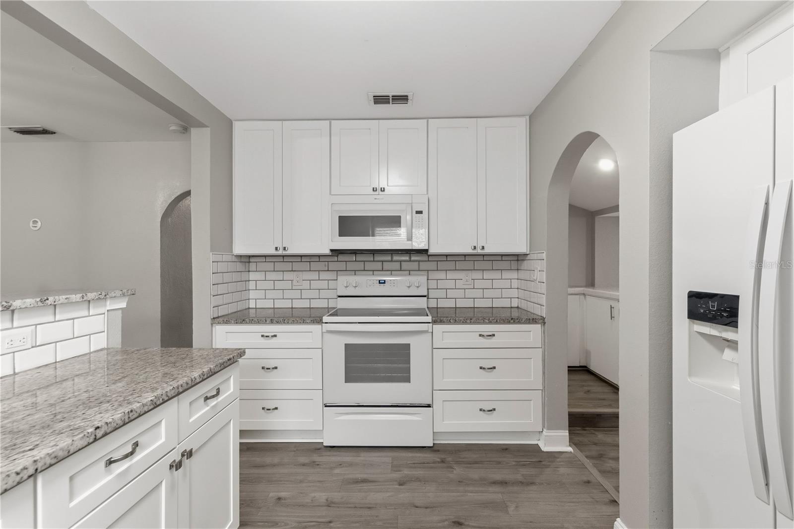 320 E ALTHEA AVE — photo 10