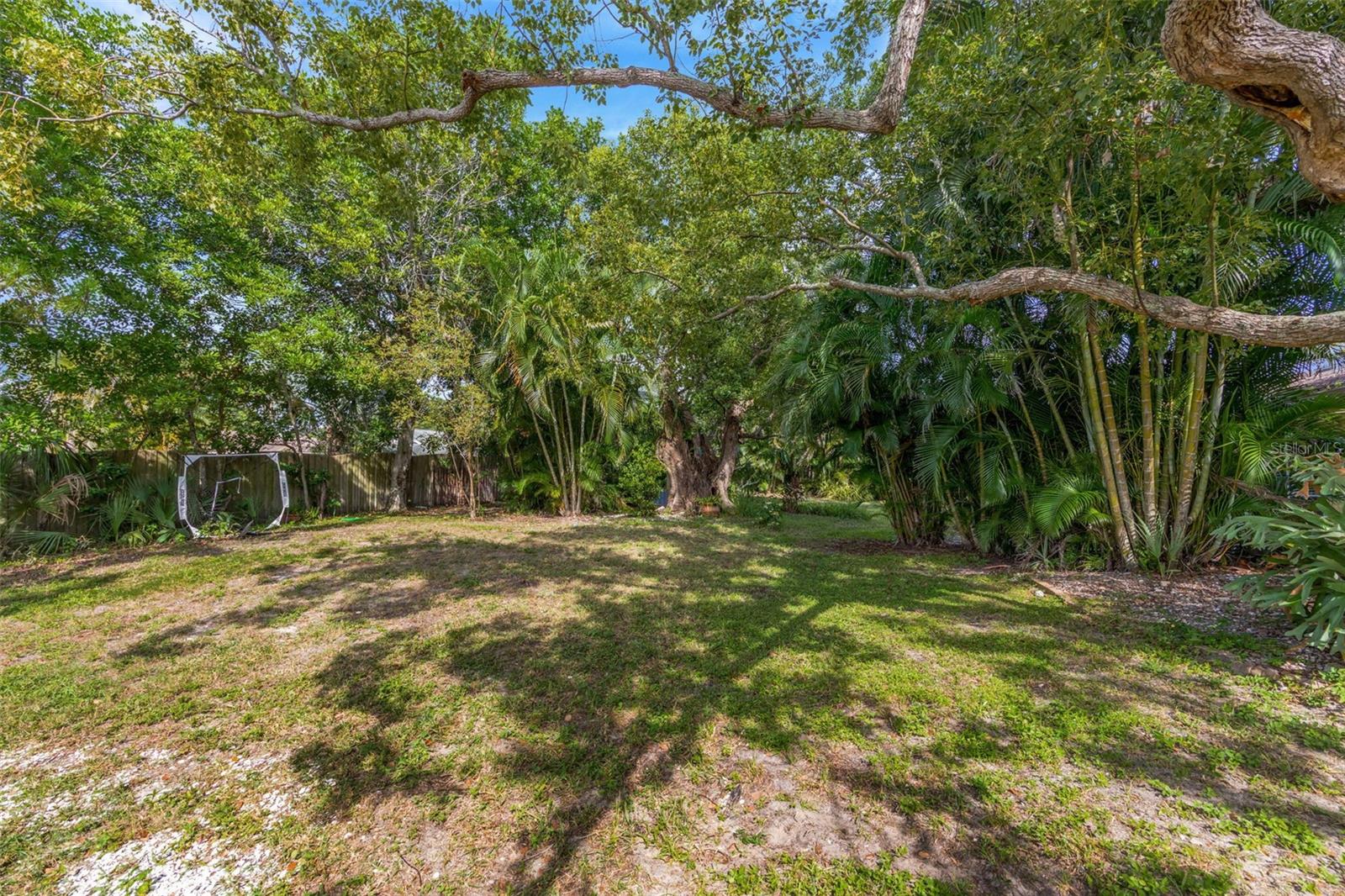 1202 ROYAL OAK DR — photo 44