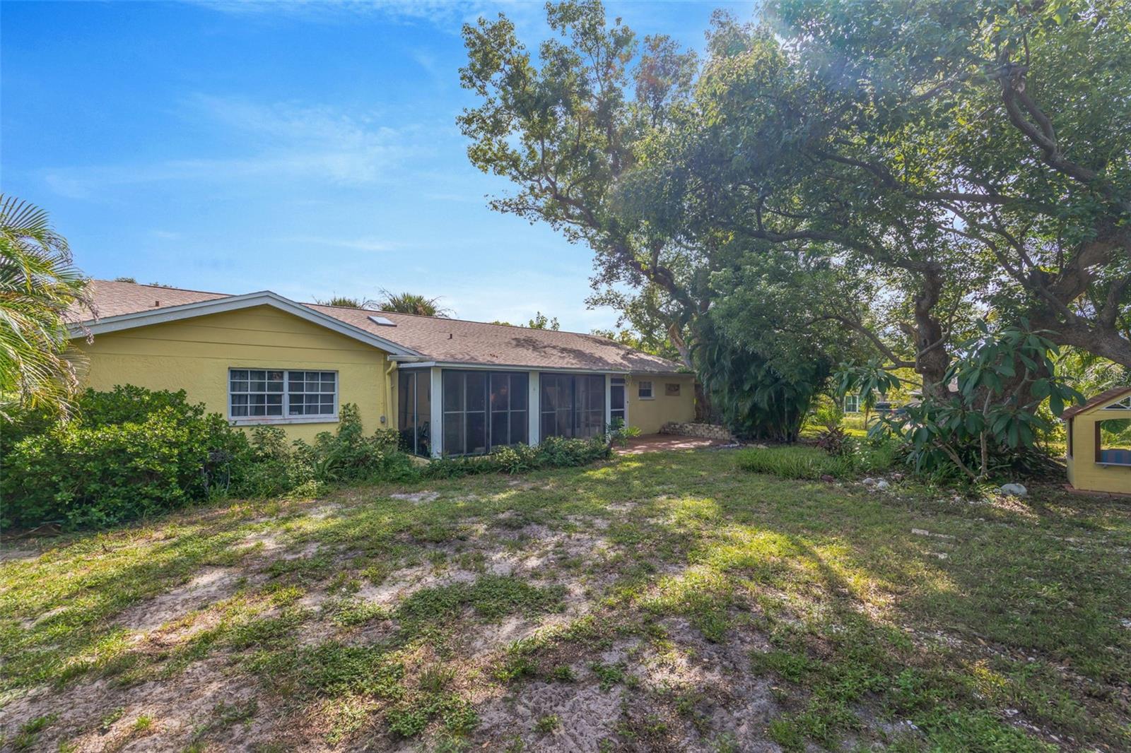 1202 ROYAL OAK DR — photo 41