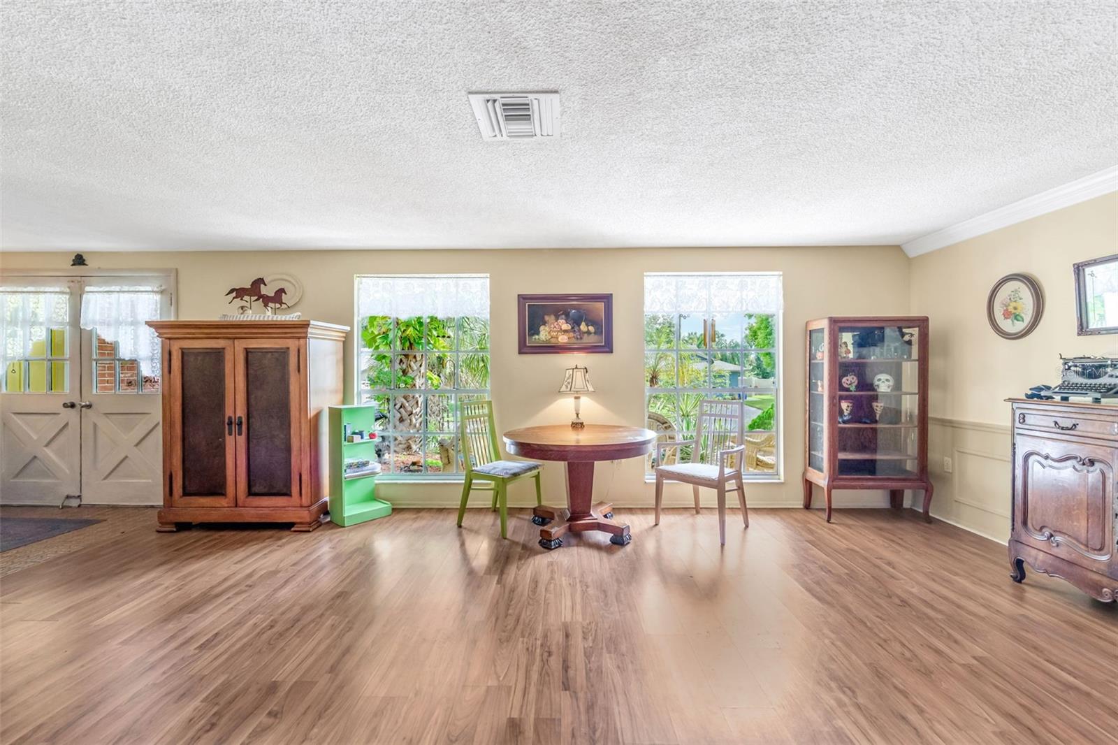 1202 ROYAL OAK DR — photo 6