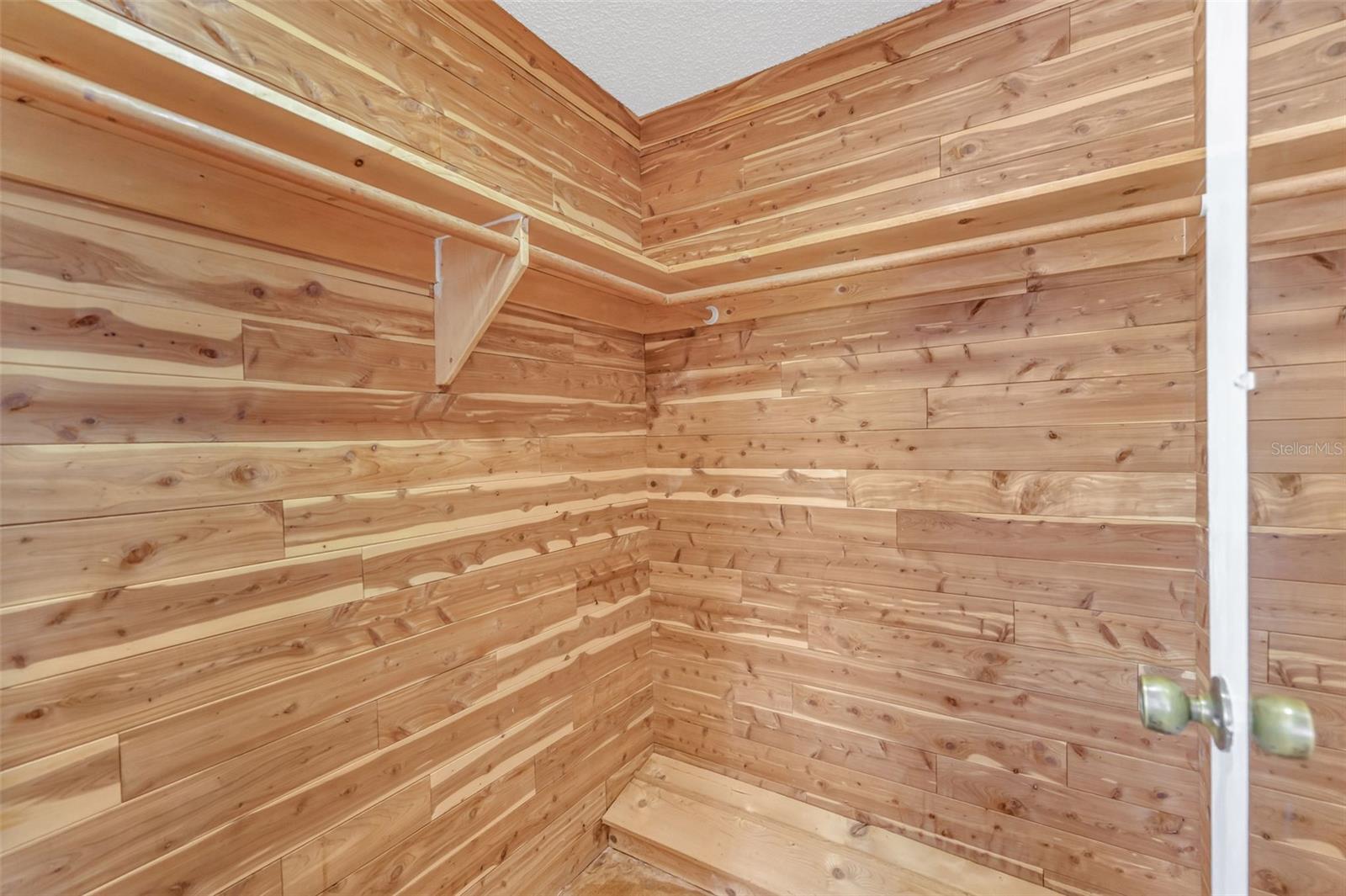 1202 ROYAL OAK DR — photo 29