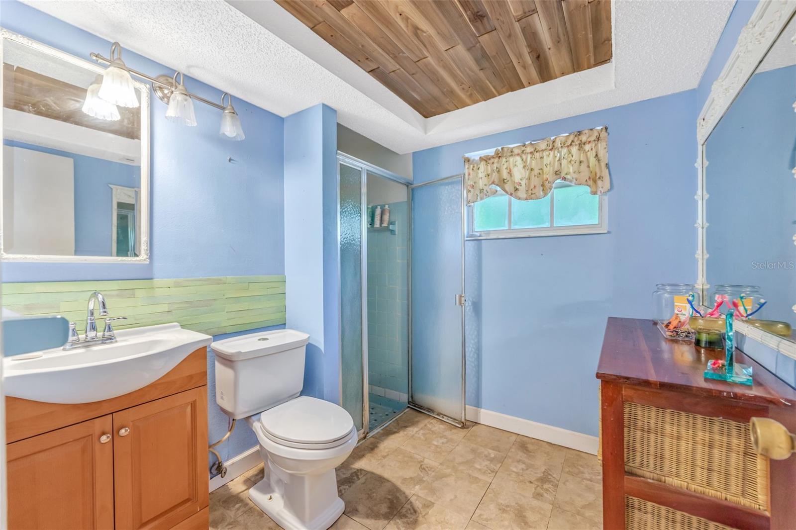 1202 ROYAL OAK DR — photo 22