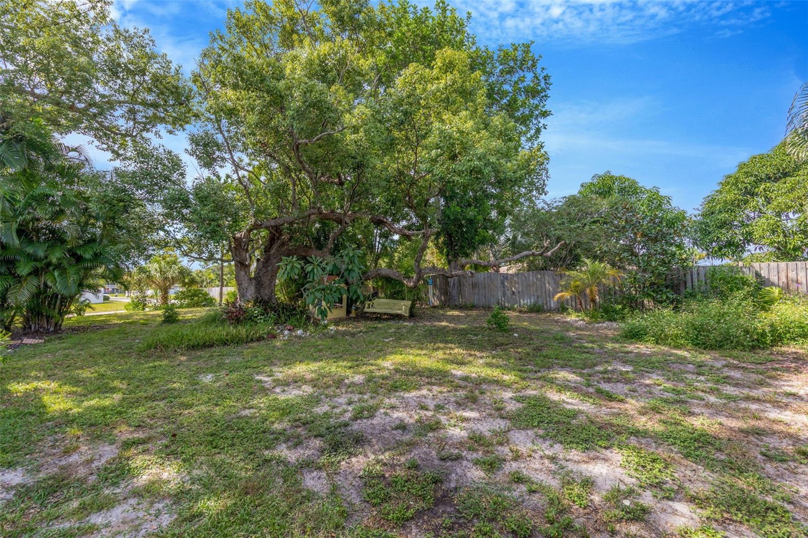 1202 ROYAL OAK DR — photo 43