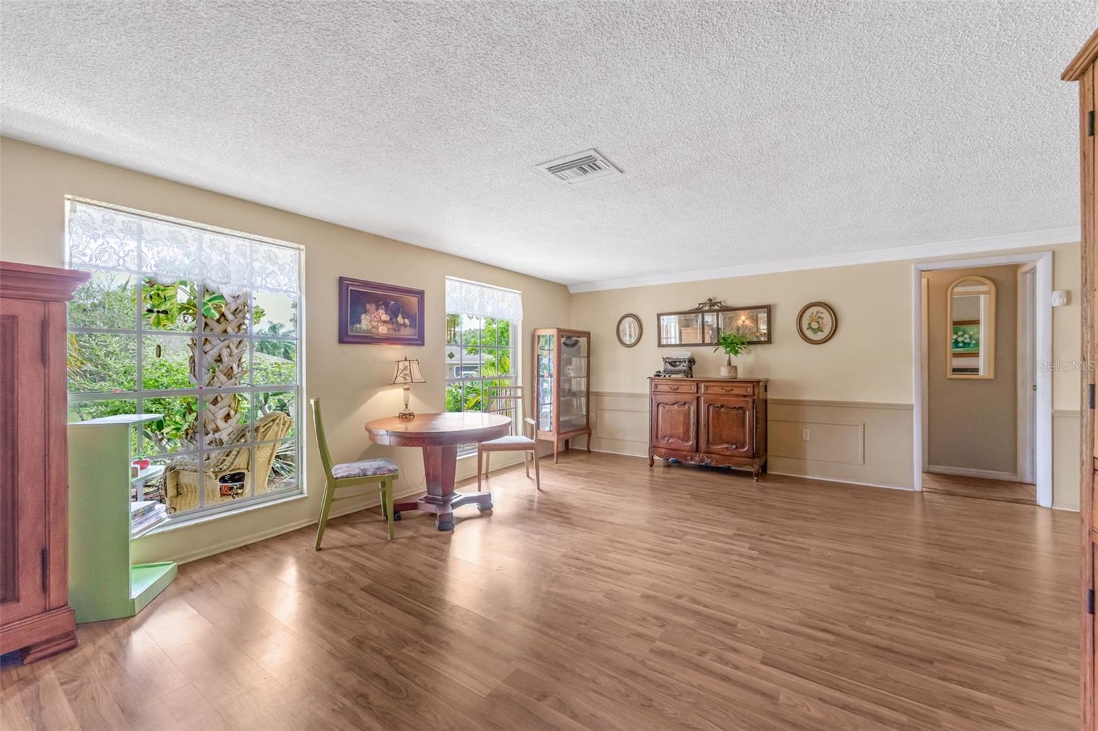 1202 ROYAL OAK DR — photo 7