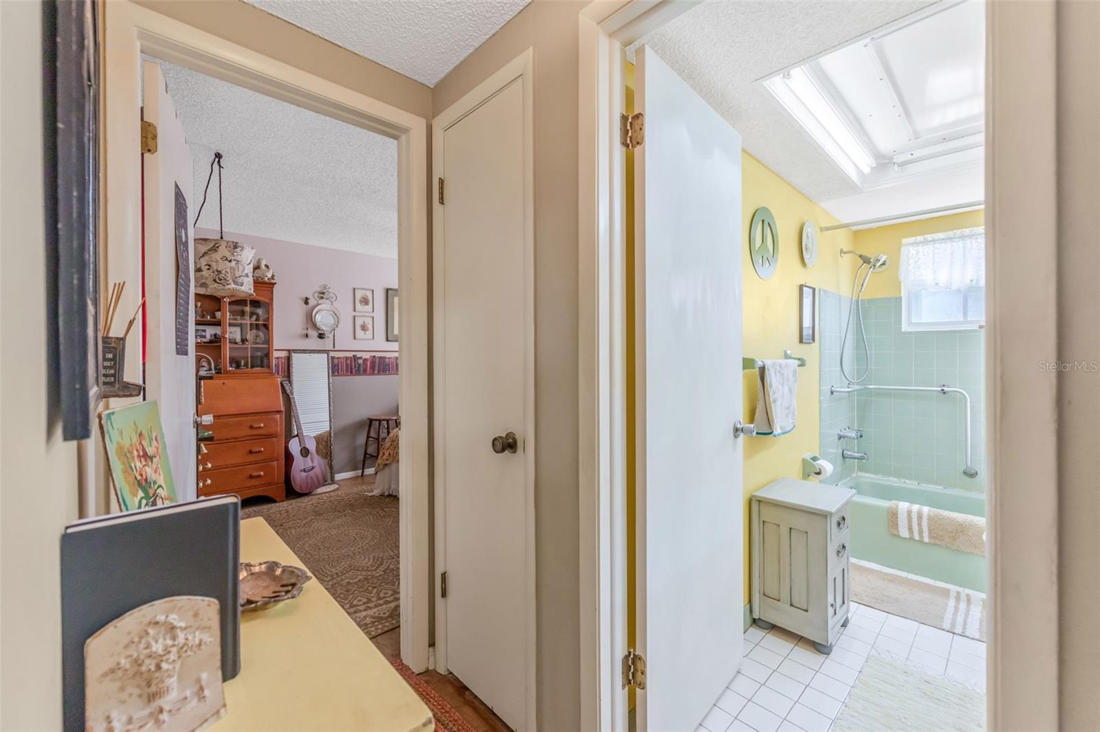 1202 ROYAL OAK DR — photo 23