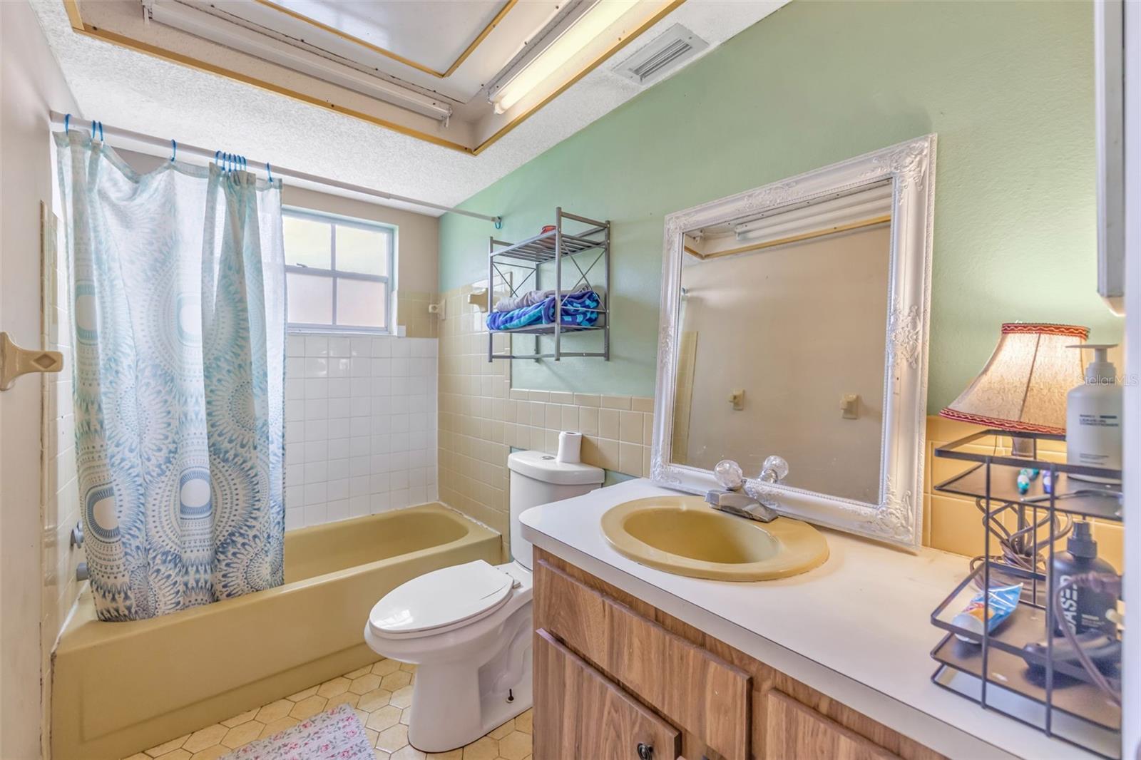 1202 ROYAL OAK DR — photo 30