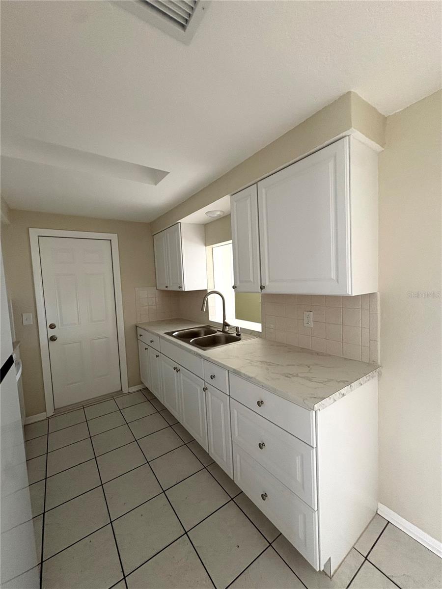 4606 EASTWOOD LN — photo 8