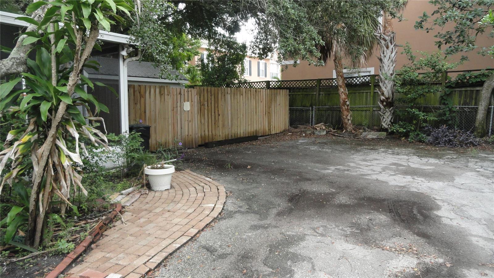 2614 N CLEVELAND ST — photo 2