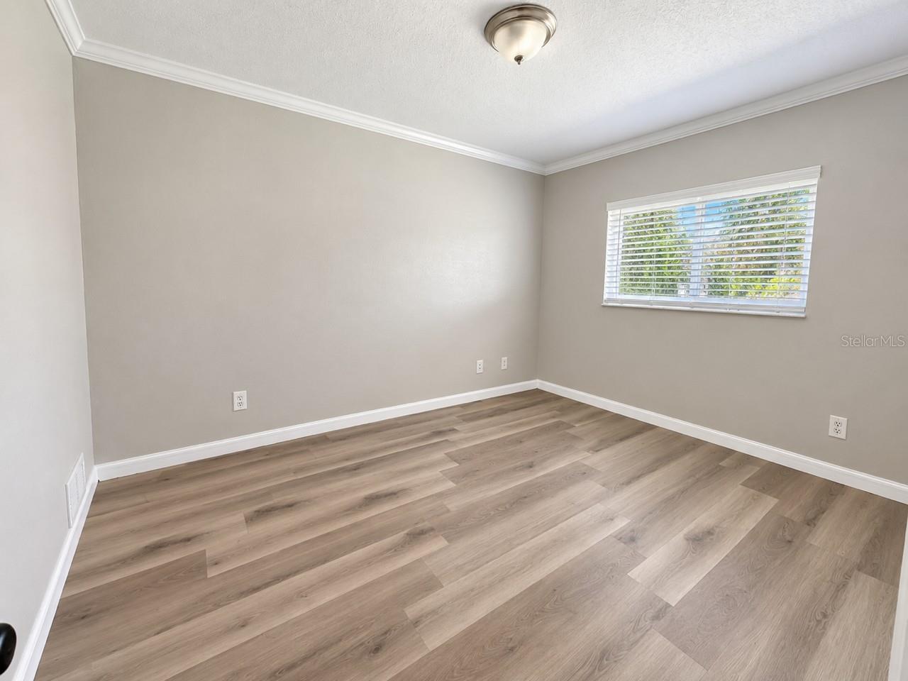 6184 HOLLYWOOD AVE — photo 5