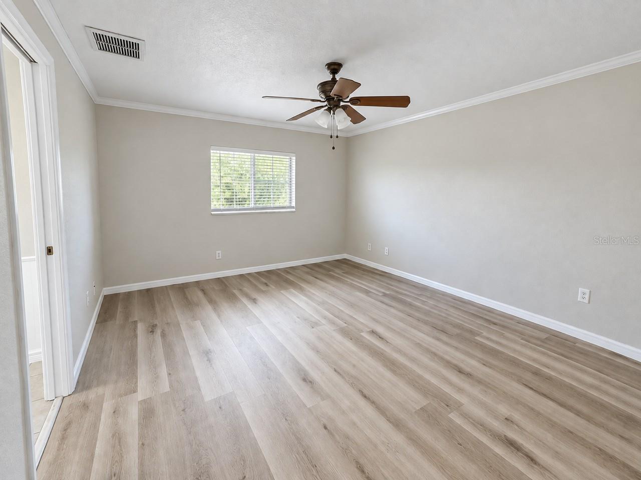 6184 HOLLYWOOD AVE — photo 10