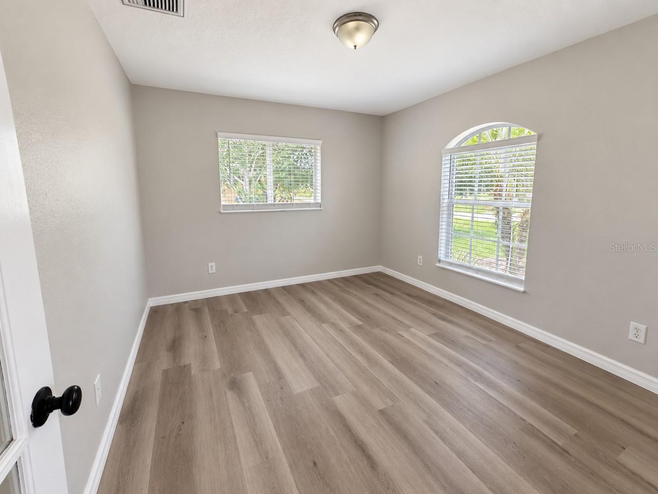 6184 HOLLYWOOD AVE — photo 7