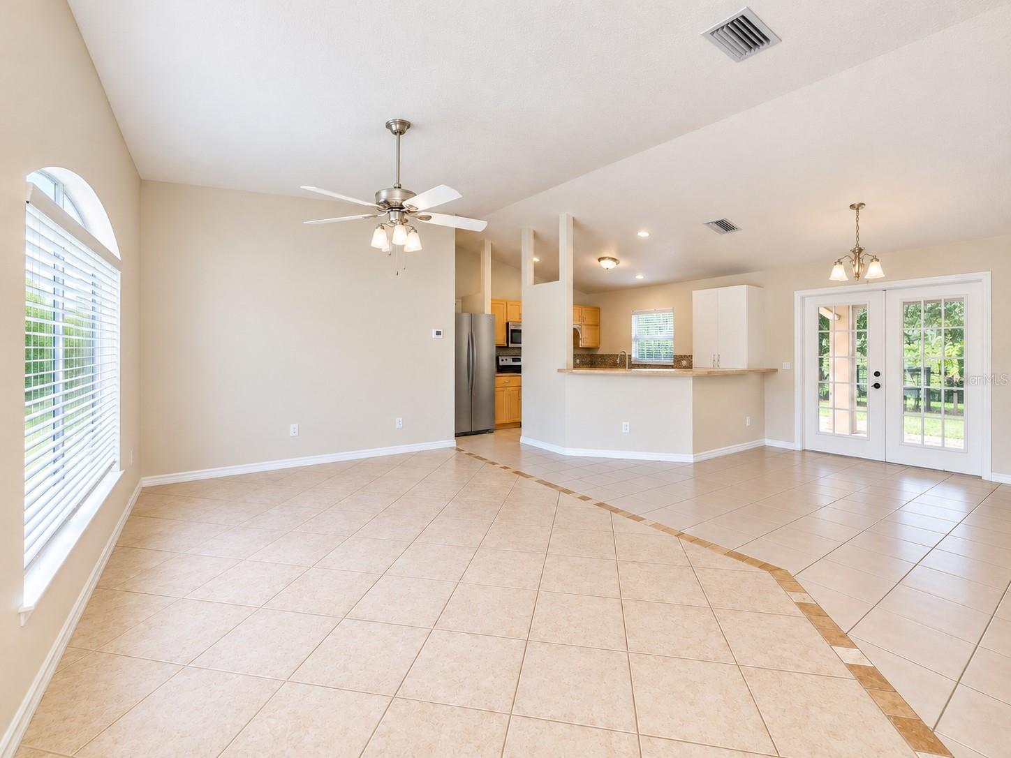 6184 HOLLYWOOD AVE — photo 4