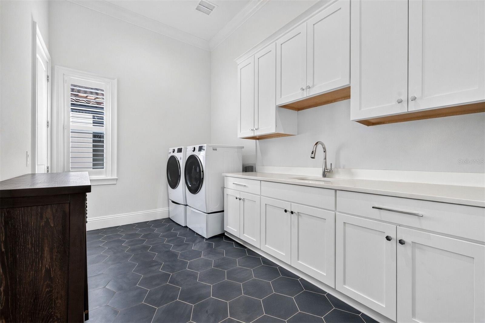 1341 MONTEREY BLVD NE — photo 15