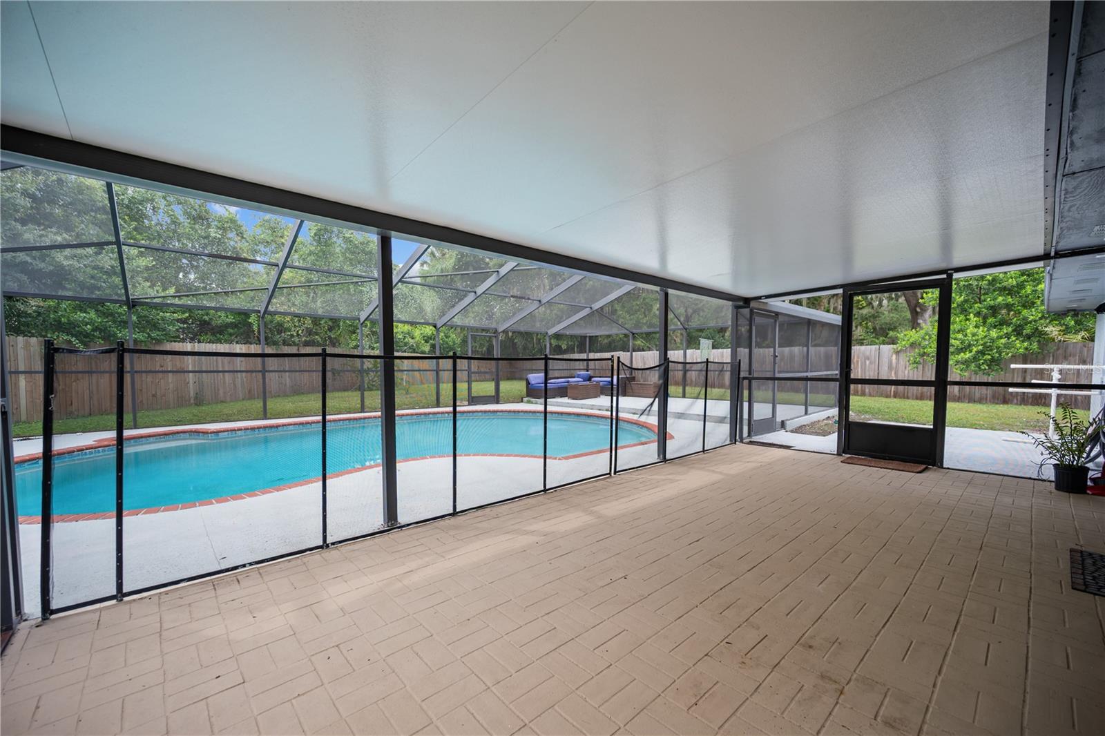 2041 SHADOW PINE DR — photo 22
