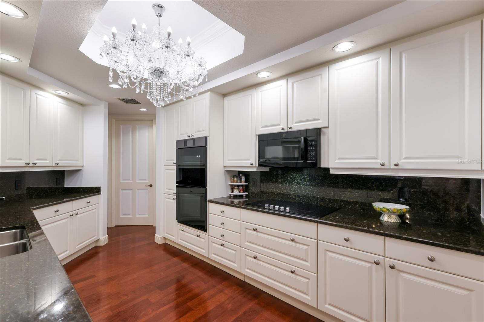 35 WATERGATE DR #804 — photo 11