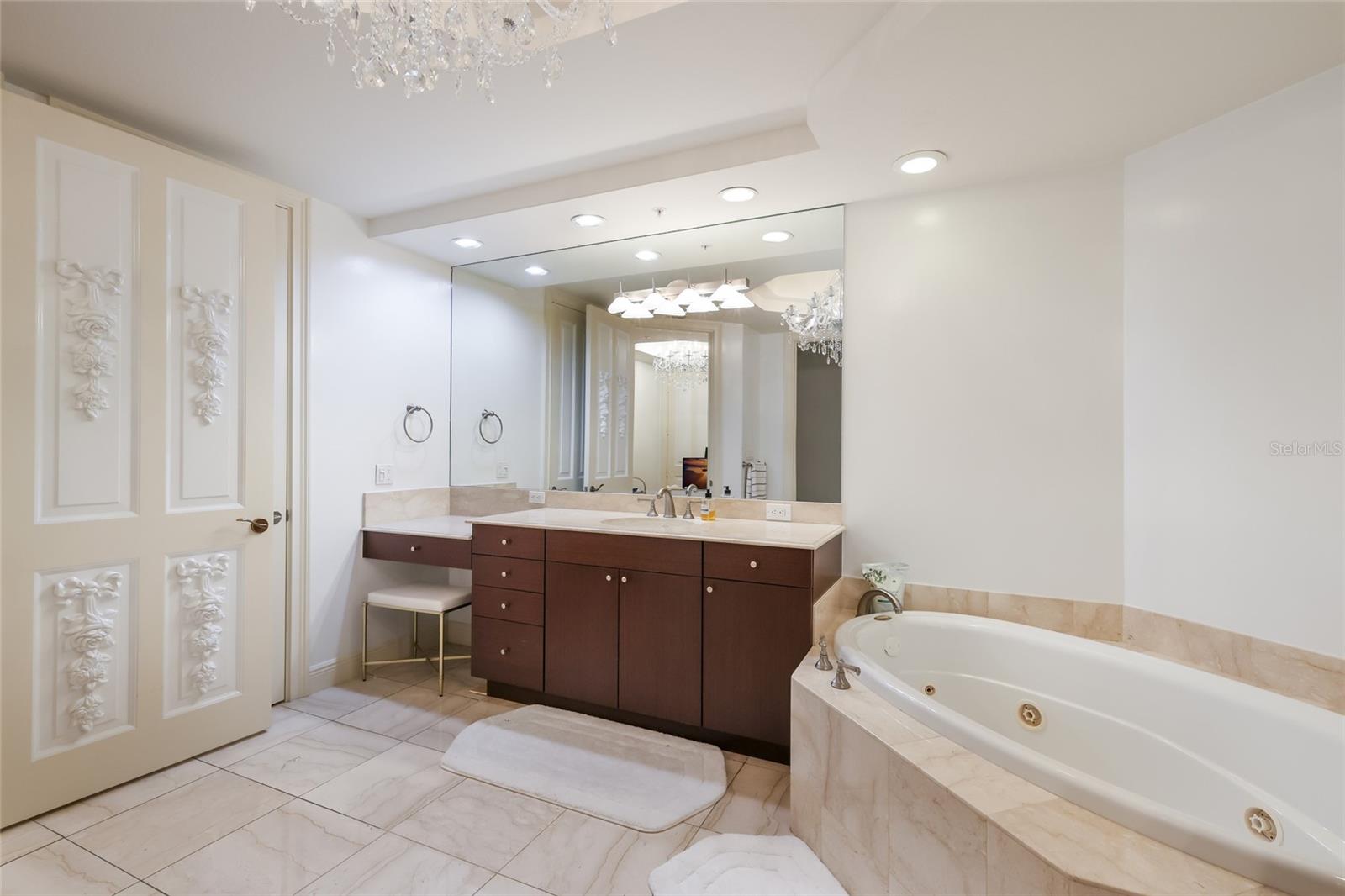 35 WATERGATE DR #804 — photo 21