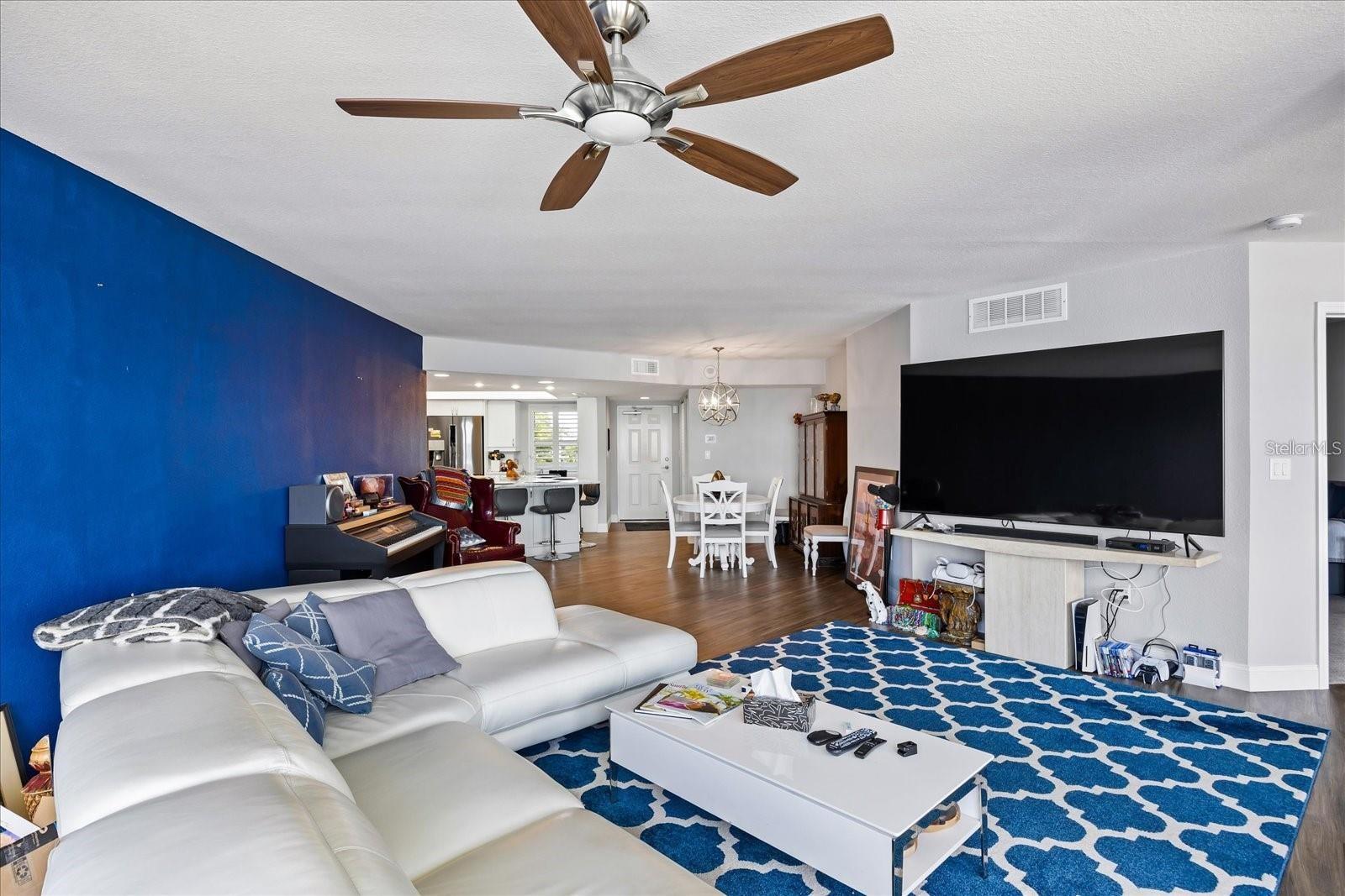 5200 BRITTANY DR S #303 — photo 4