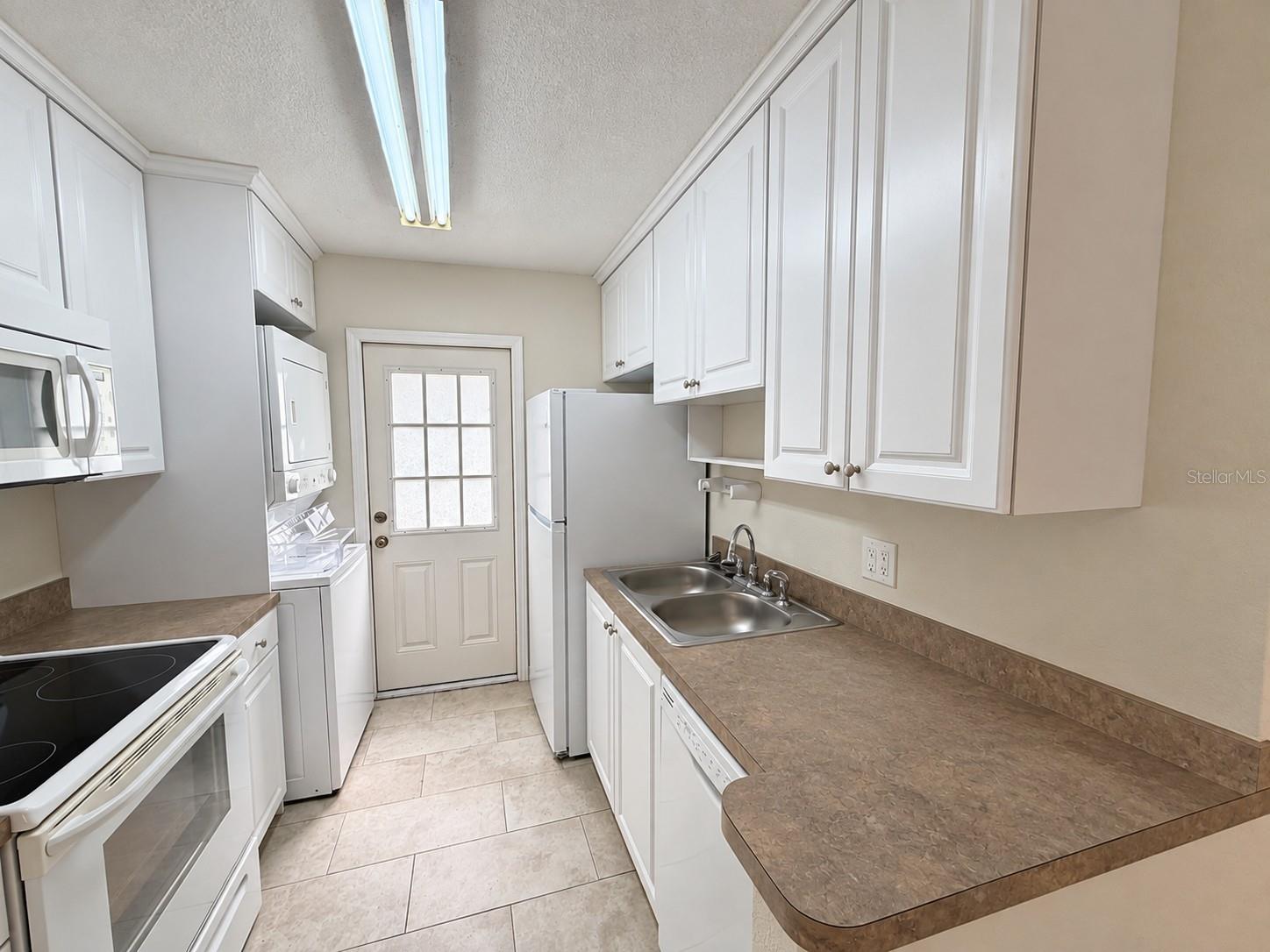 1788 POINSETTIA AVE — photo 5