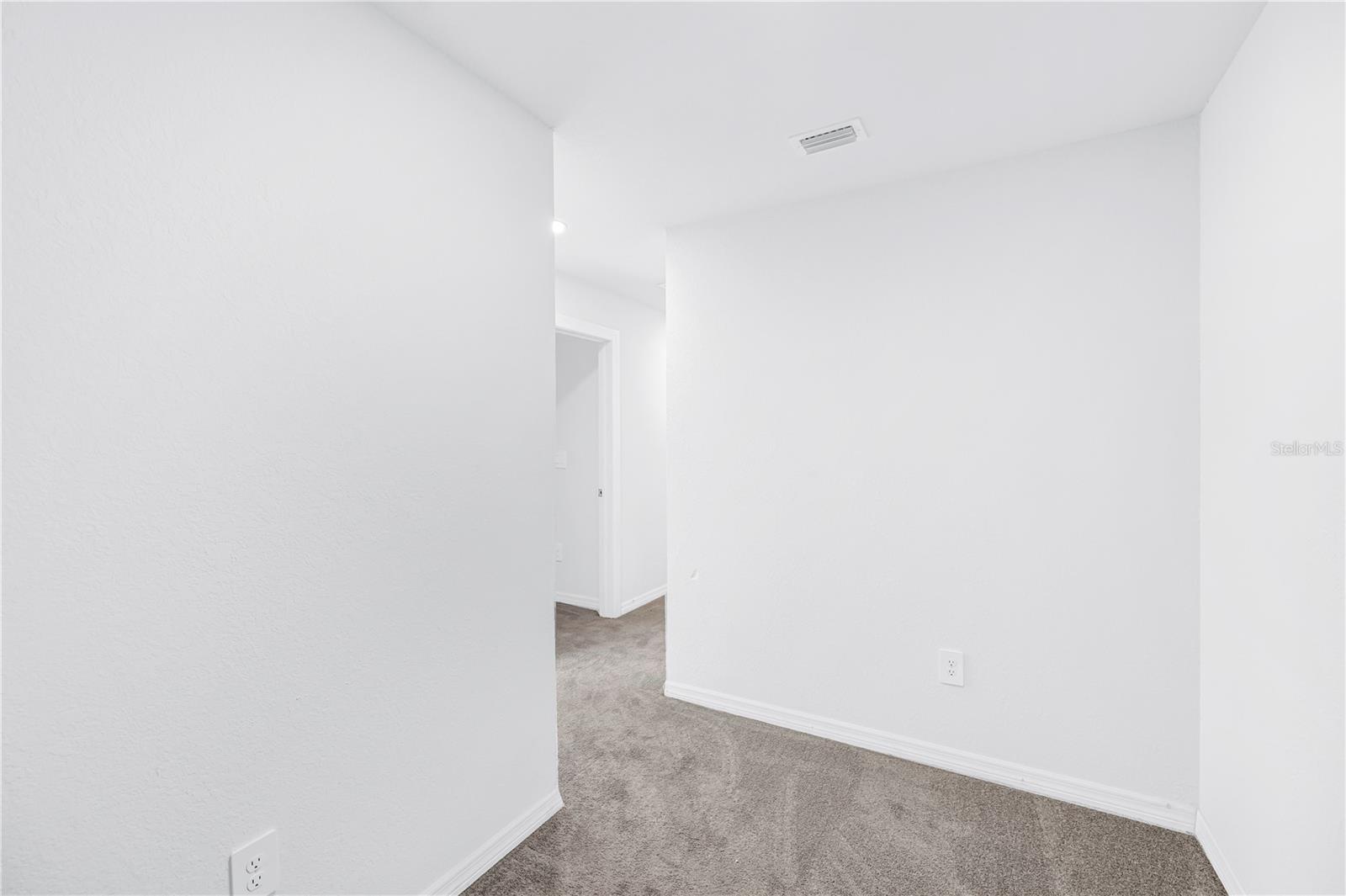 835 QUEENSBORO AVE S — photo 9