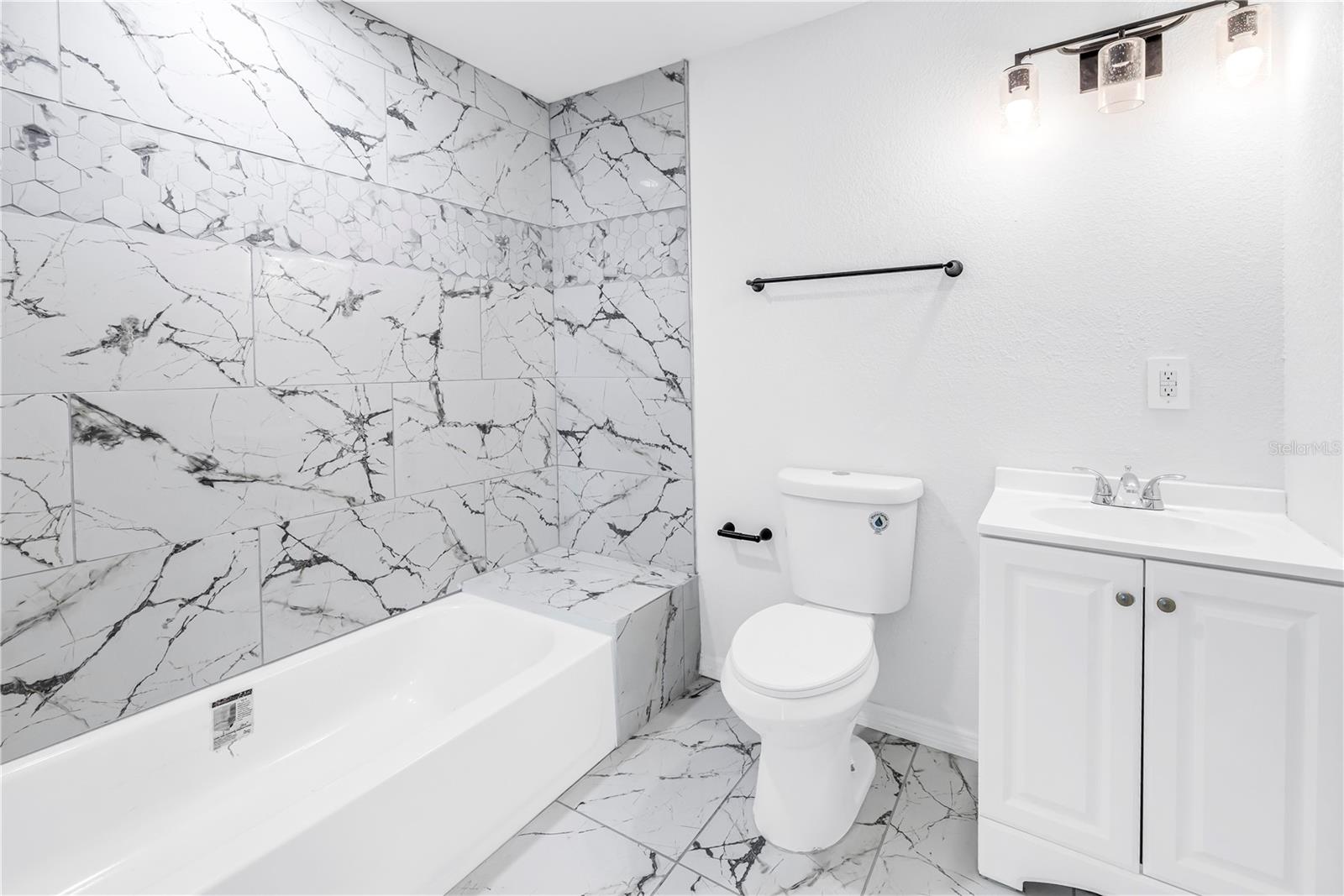 835 QUEENSBORO AVE S — photo 13