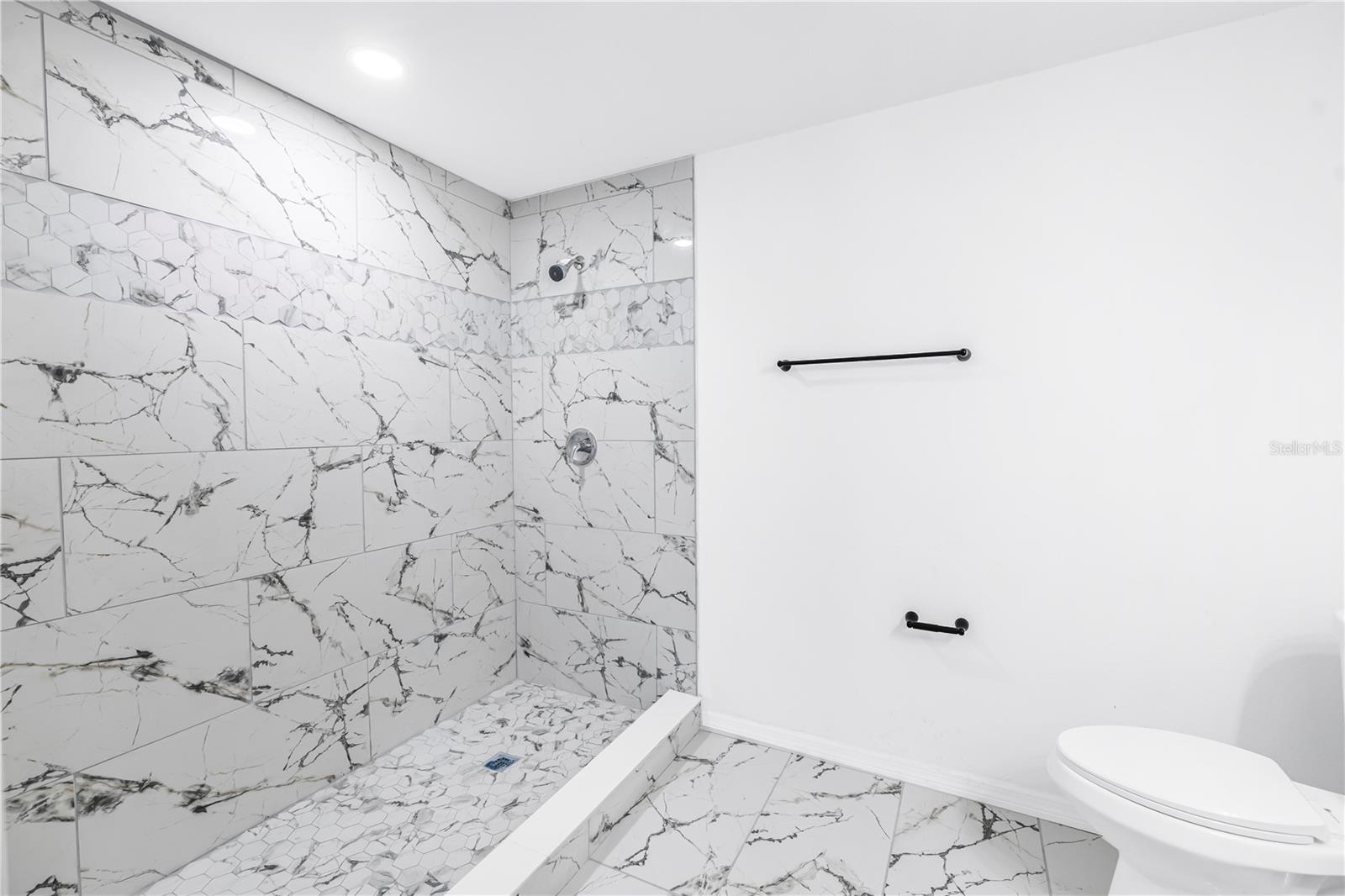 835 QUEENSBORO AVE S — photo 32