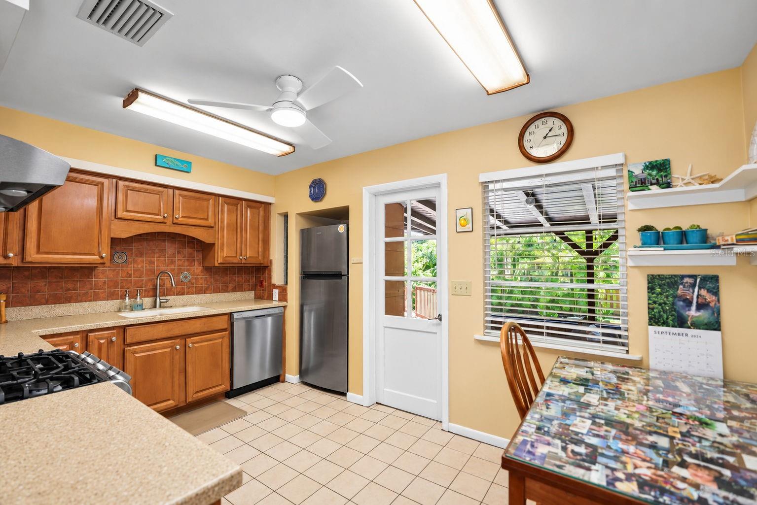 1725 SAN MATEO DR — photo 18