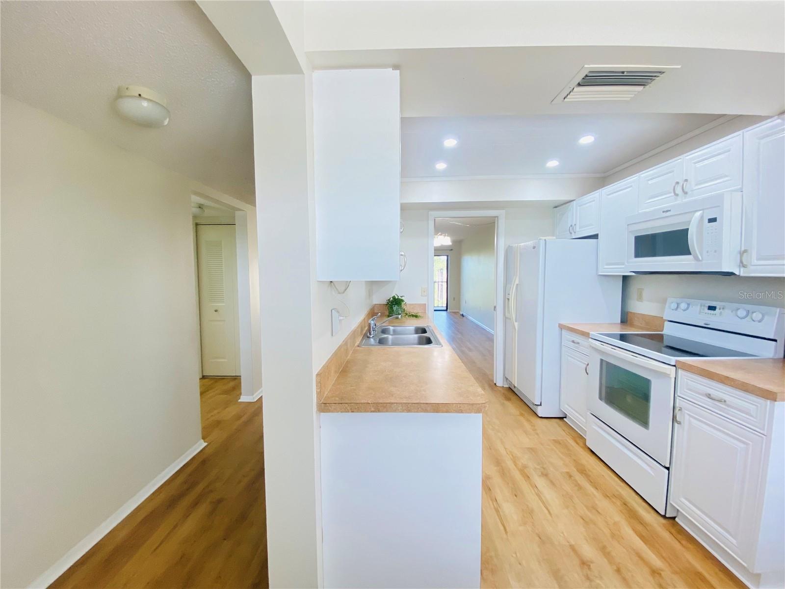 505 30TH AVE W #E406 — photo 4