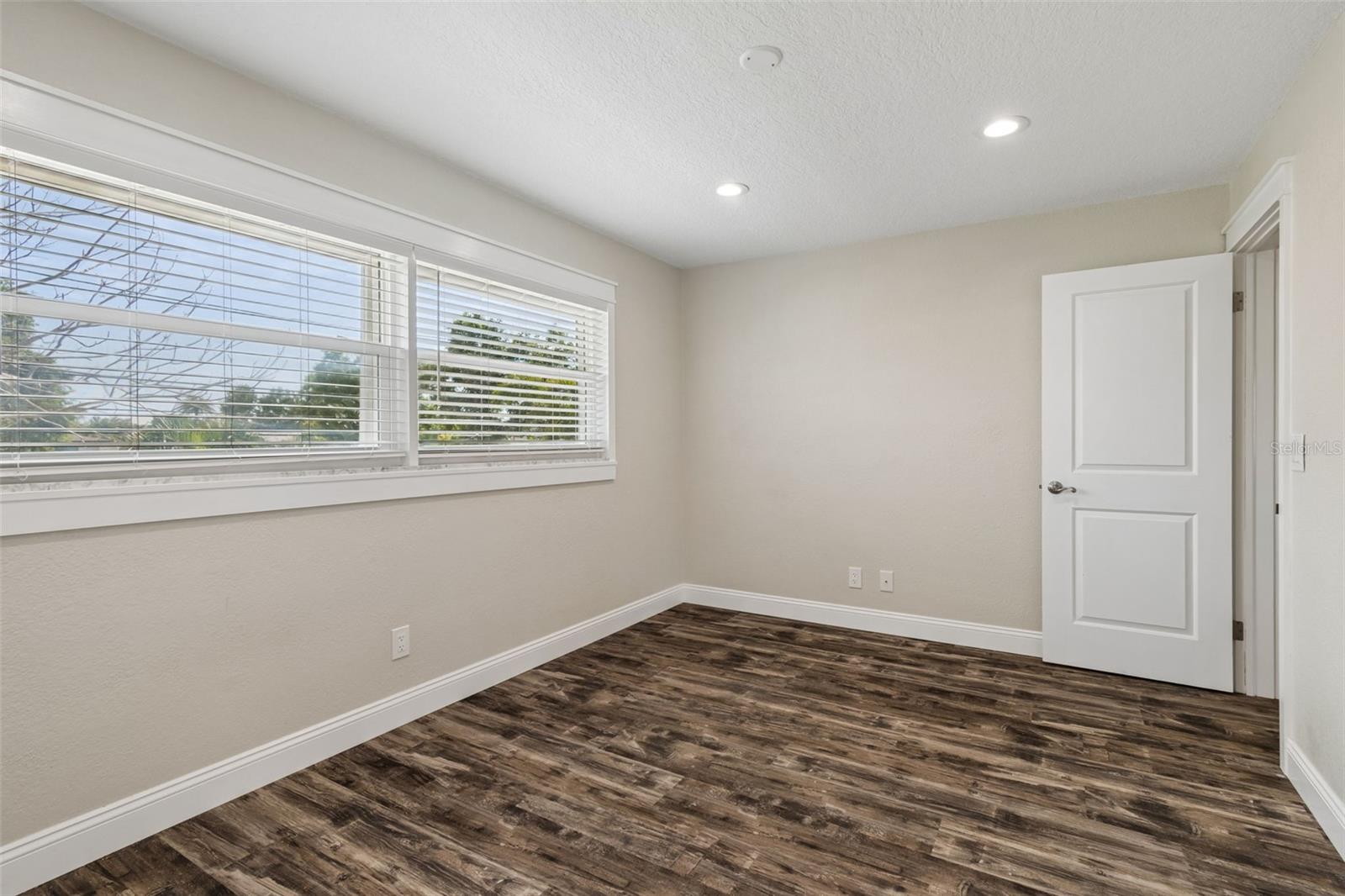 13548 BELLEWOOD AVE — photo 25
