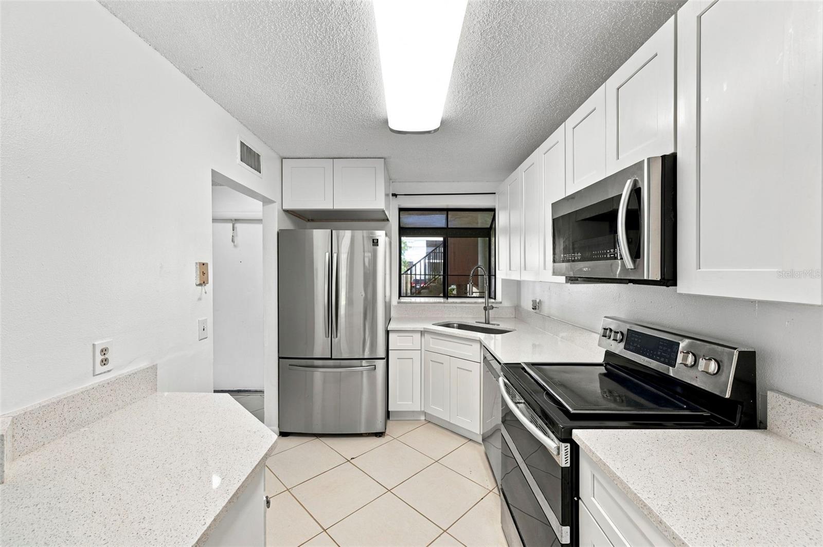 2051 SKIMMER CT W #112 — photo 3