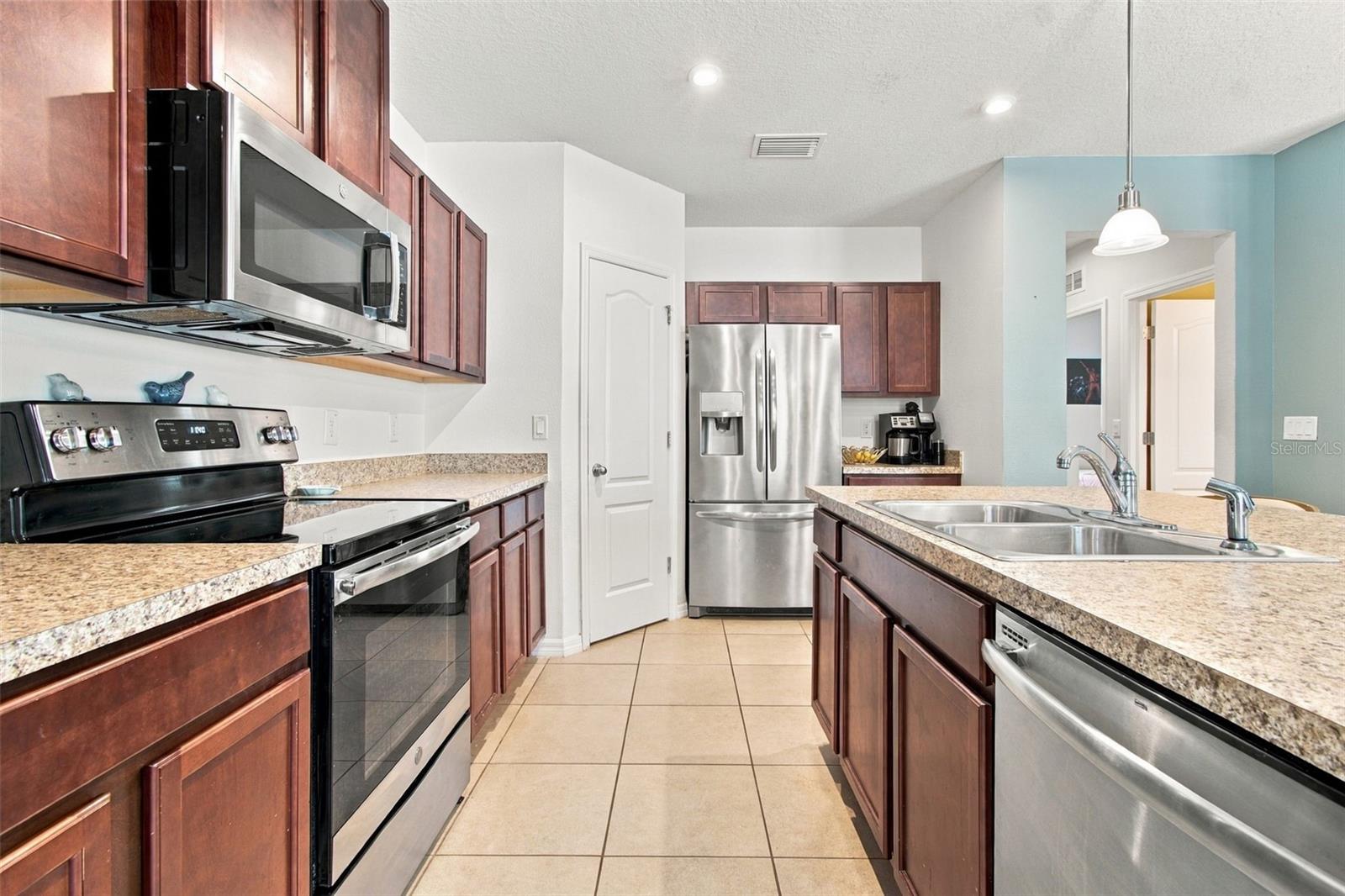 10359 HAWKS LANDING DR — photo 8