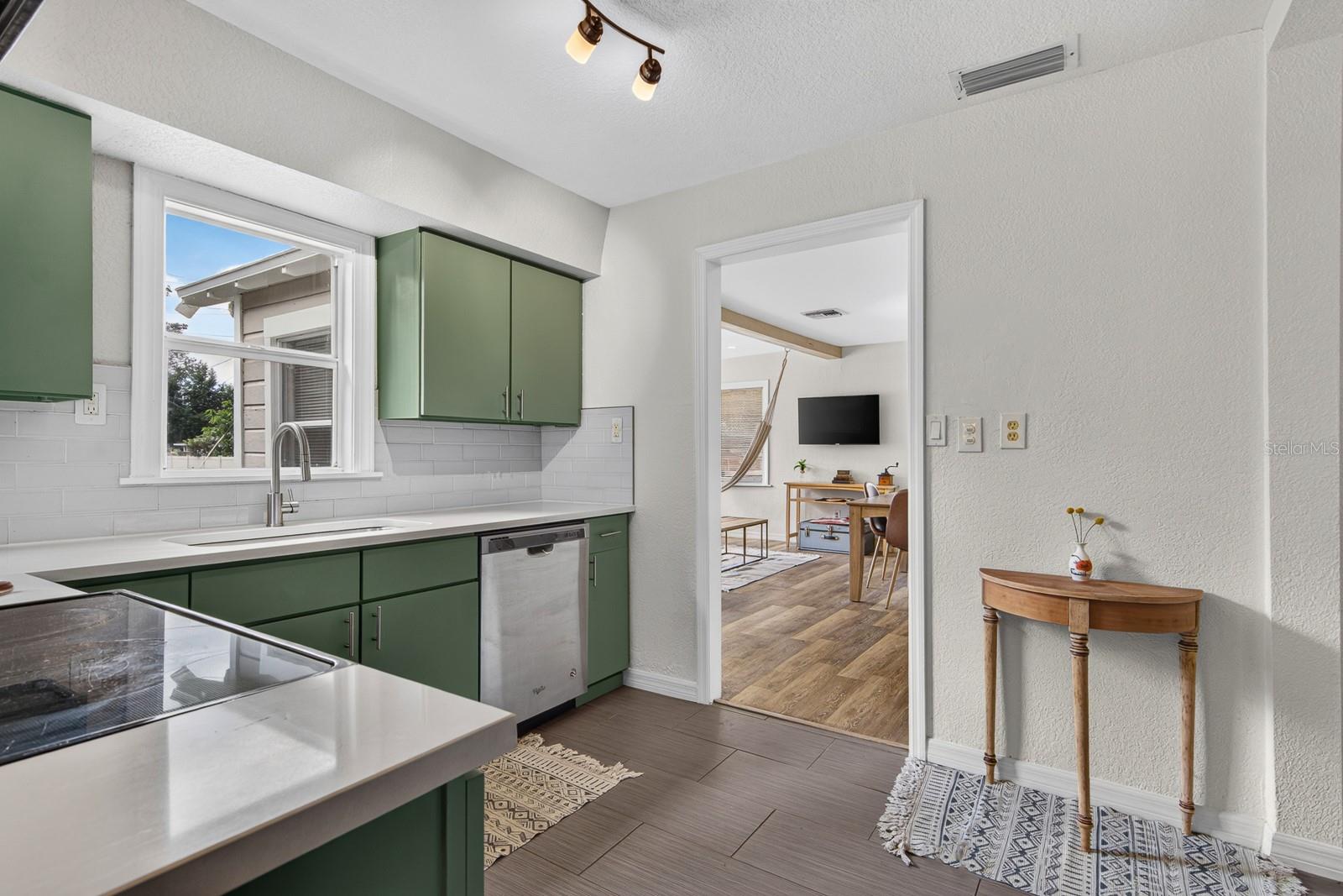 1806 E MCBERRY ST — photo 15