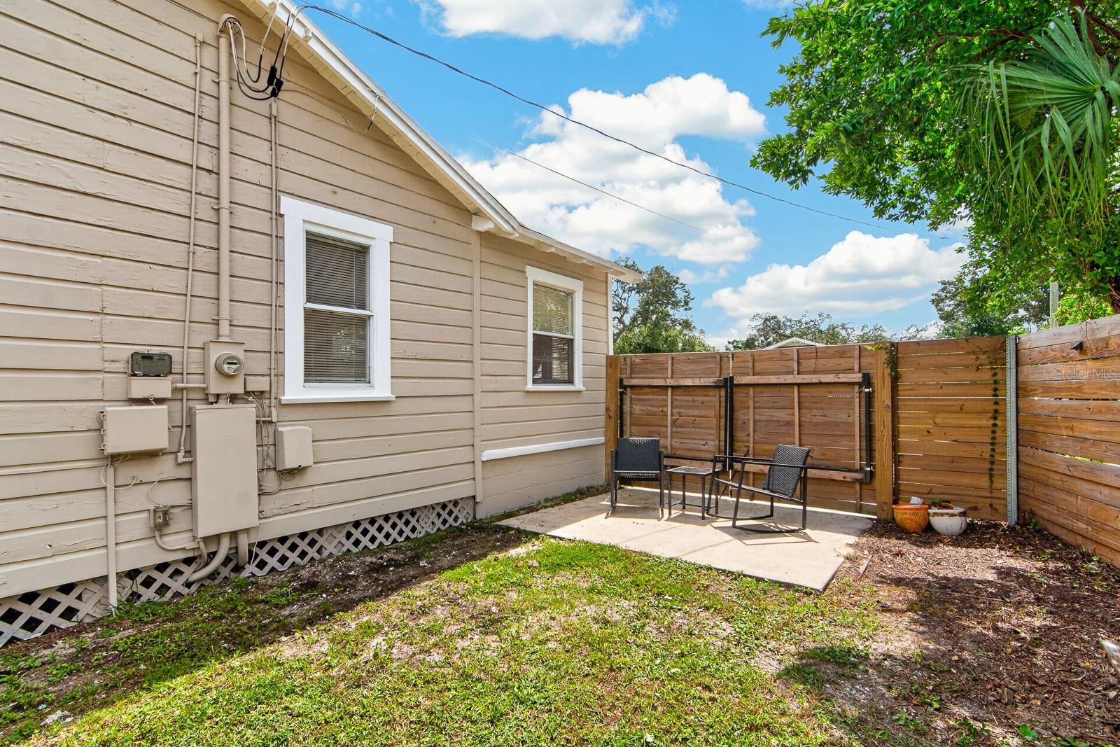 1806 E MCBERRY ST — photo 35