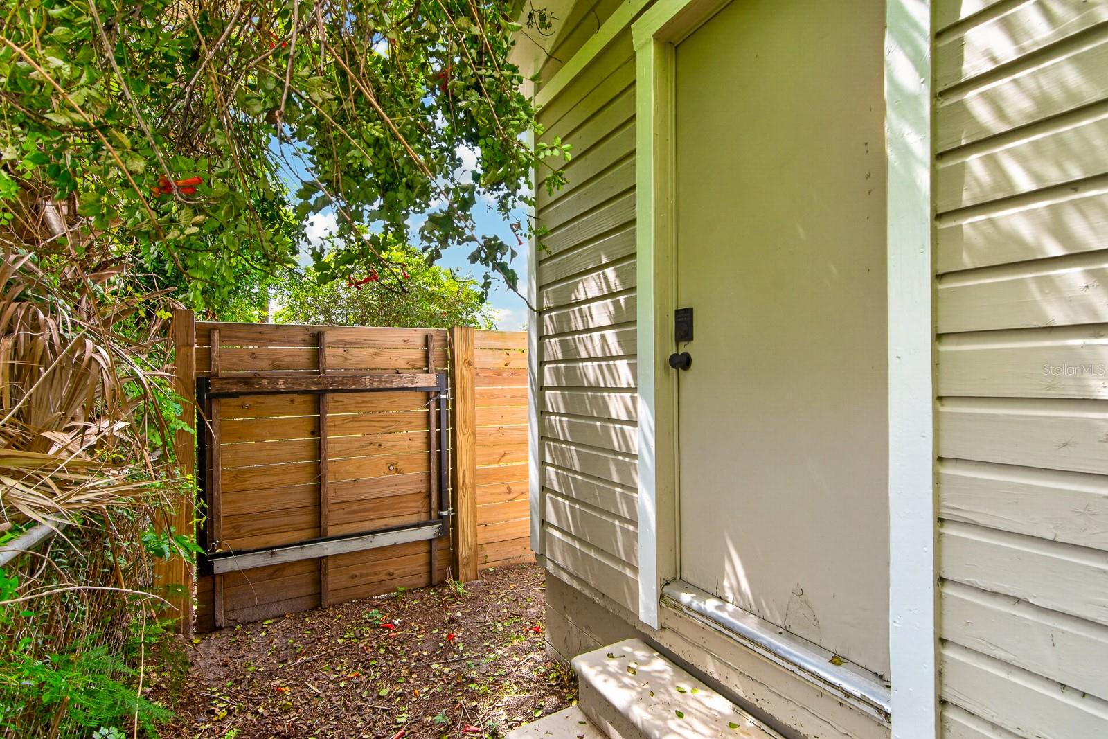 1806 E MCBERRY ST — photo 31