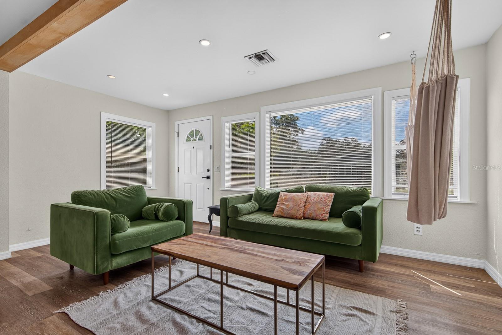 1806 E MCBERRY ST — photo 3