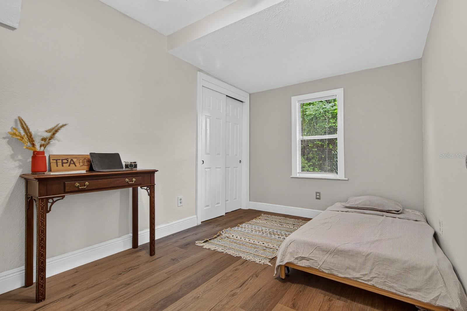 1806 E MCBERRY ST — photo 19