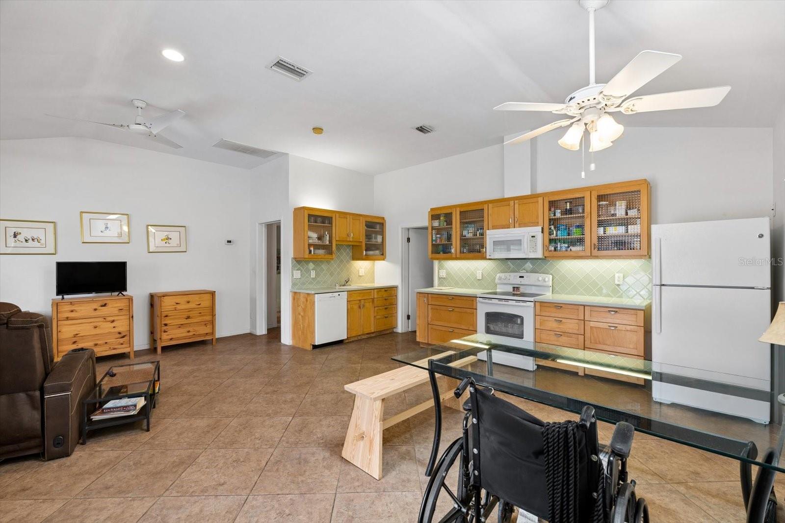 400 N CORONA AVE — photo 30