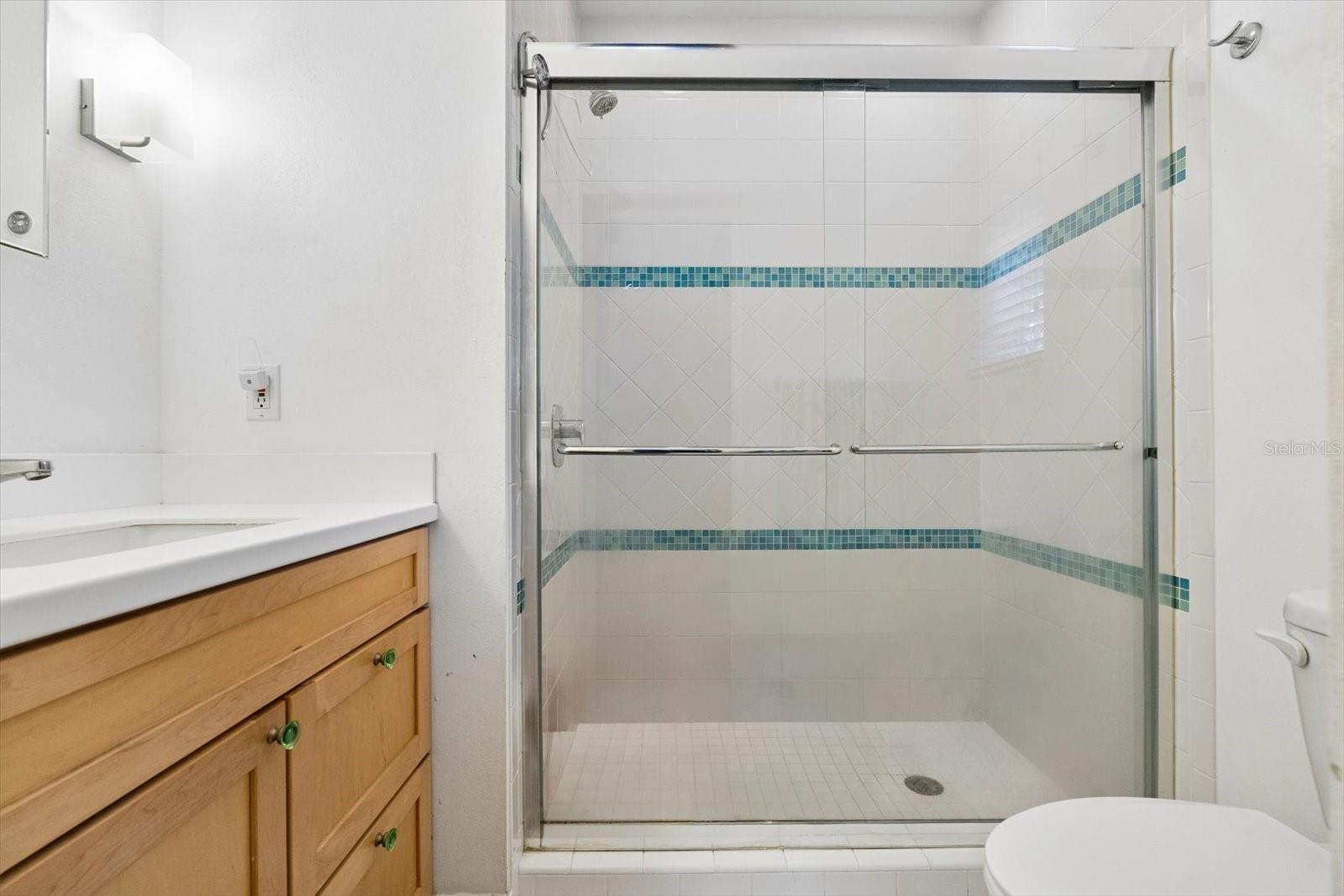 400 N CORONA AVE — photo 33