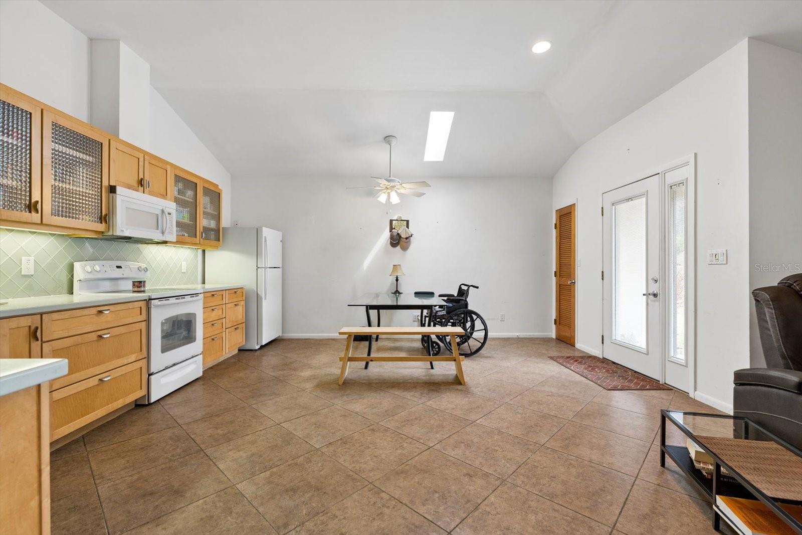 400 N CORONA AVE — photo 29