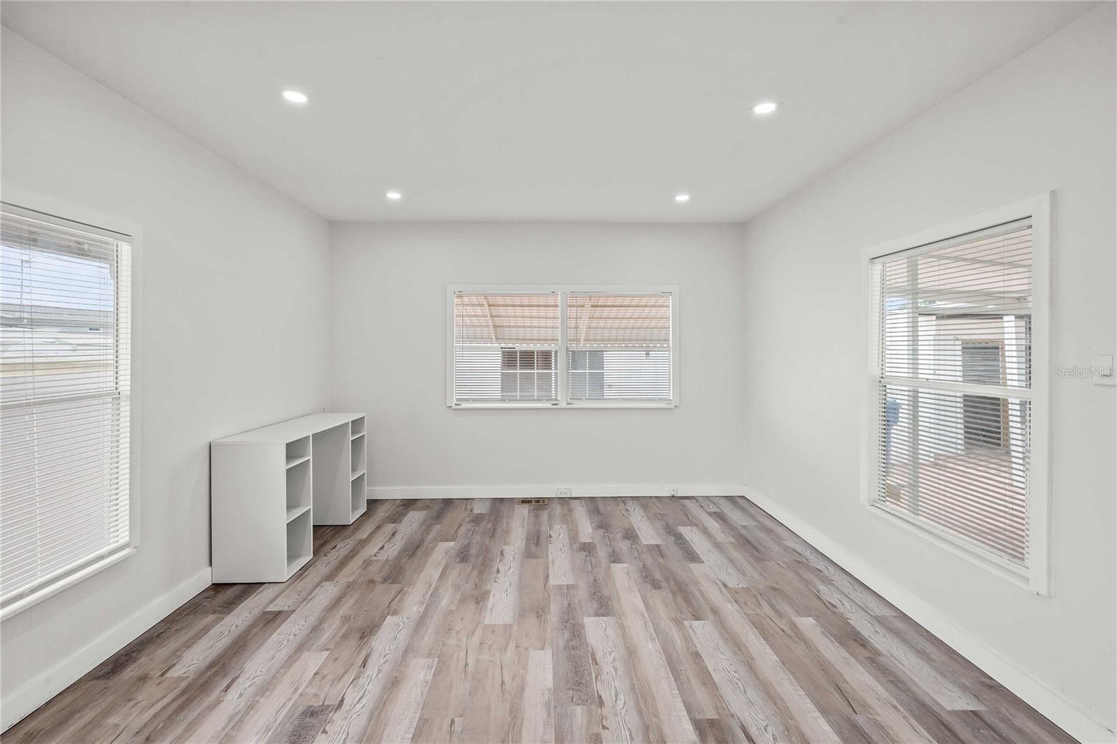 37234 CAROL AVE — photo 12