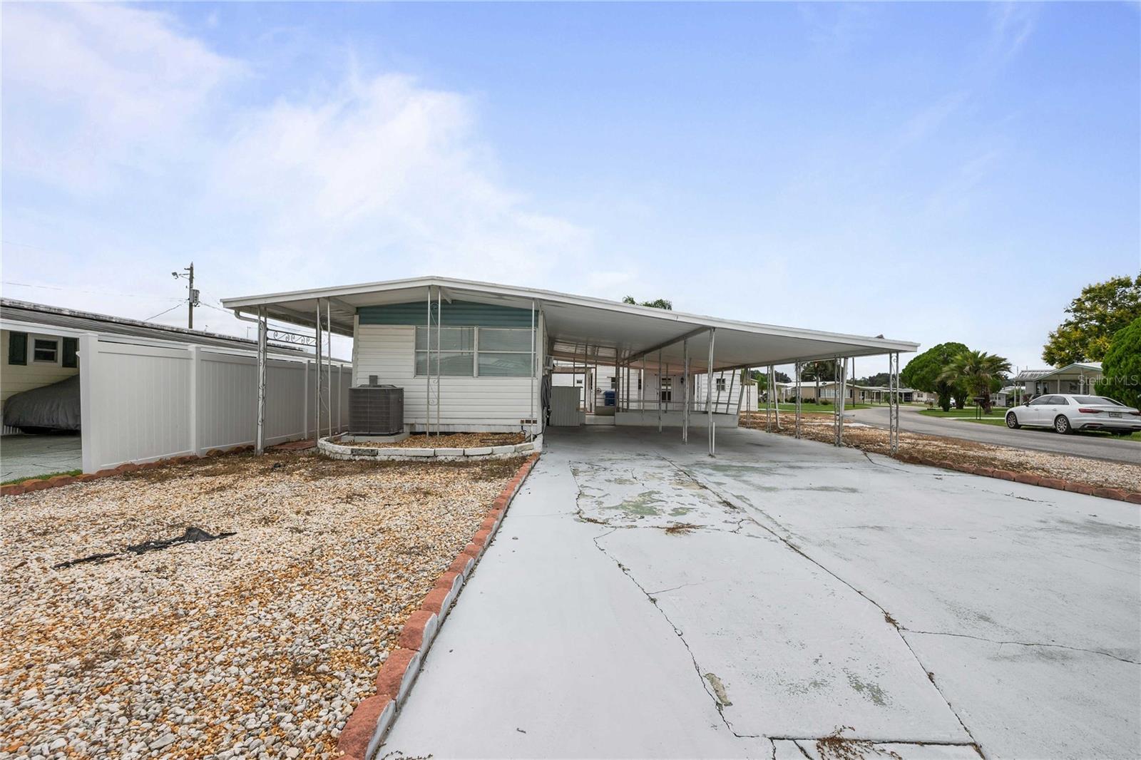 37234 CAROL AVE — photo 2