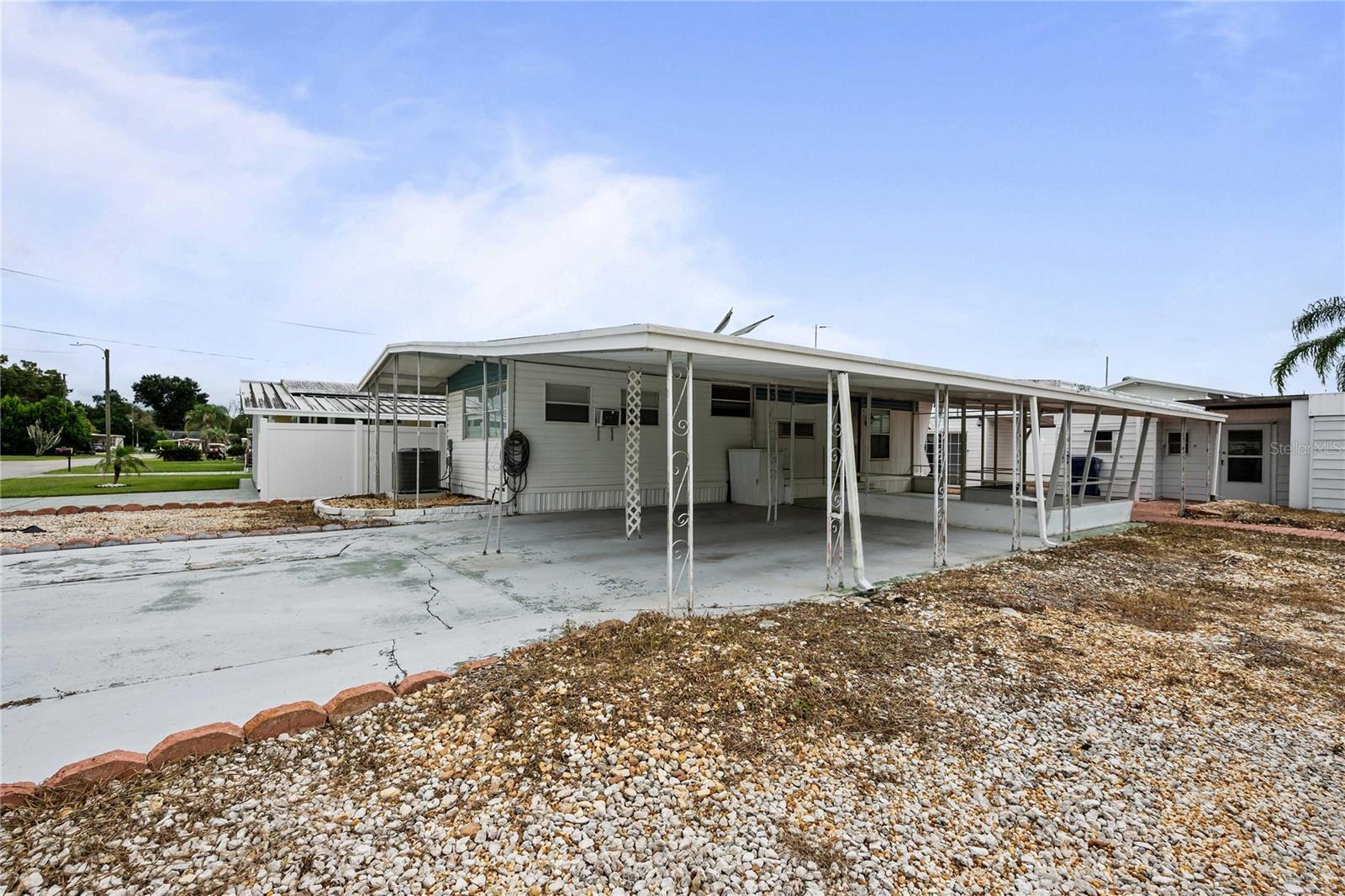 37234 CAROL AVE — photo 3