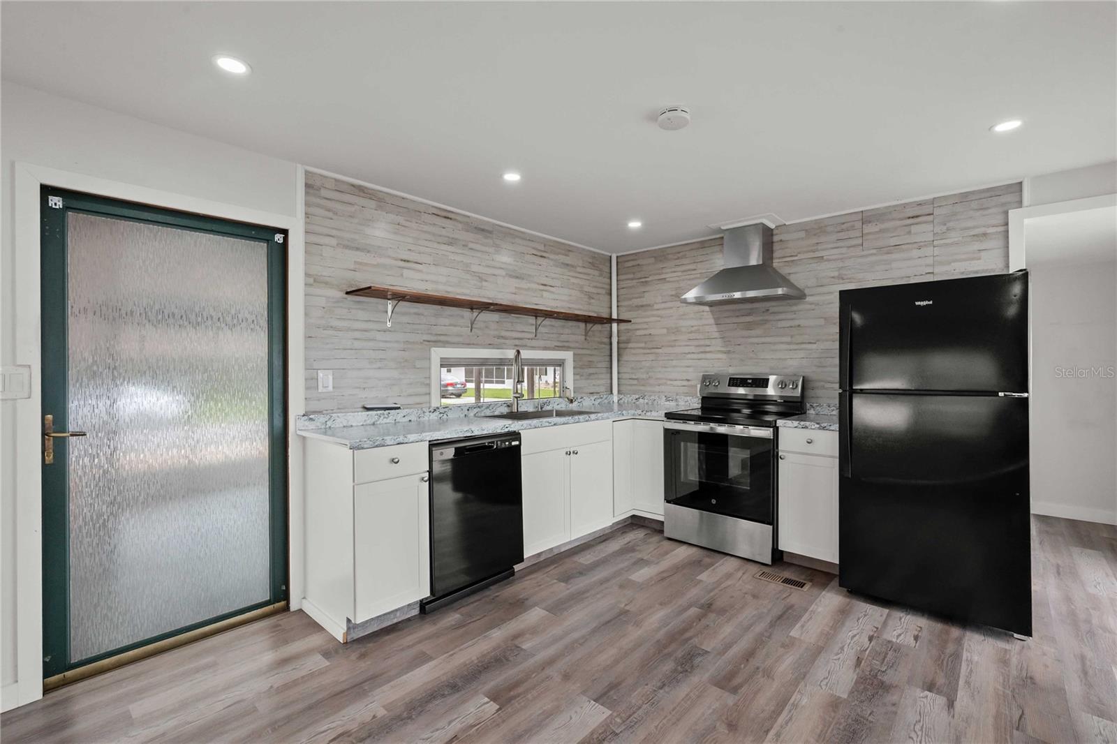 37234 CAROL AVE — photo 8