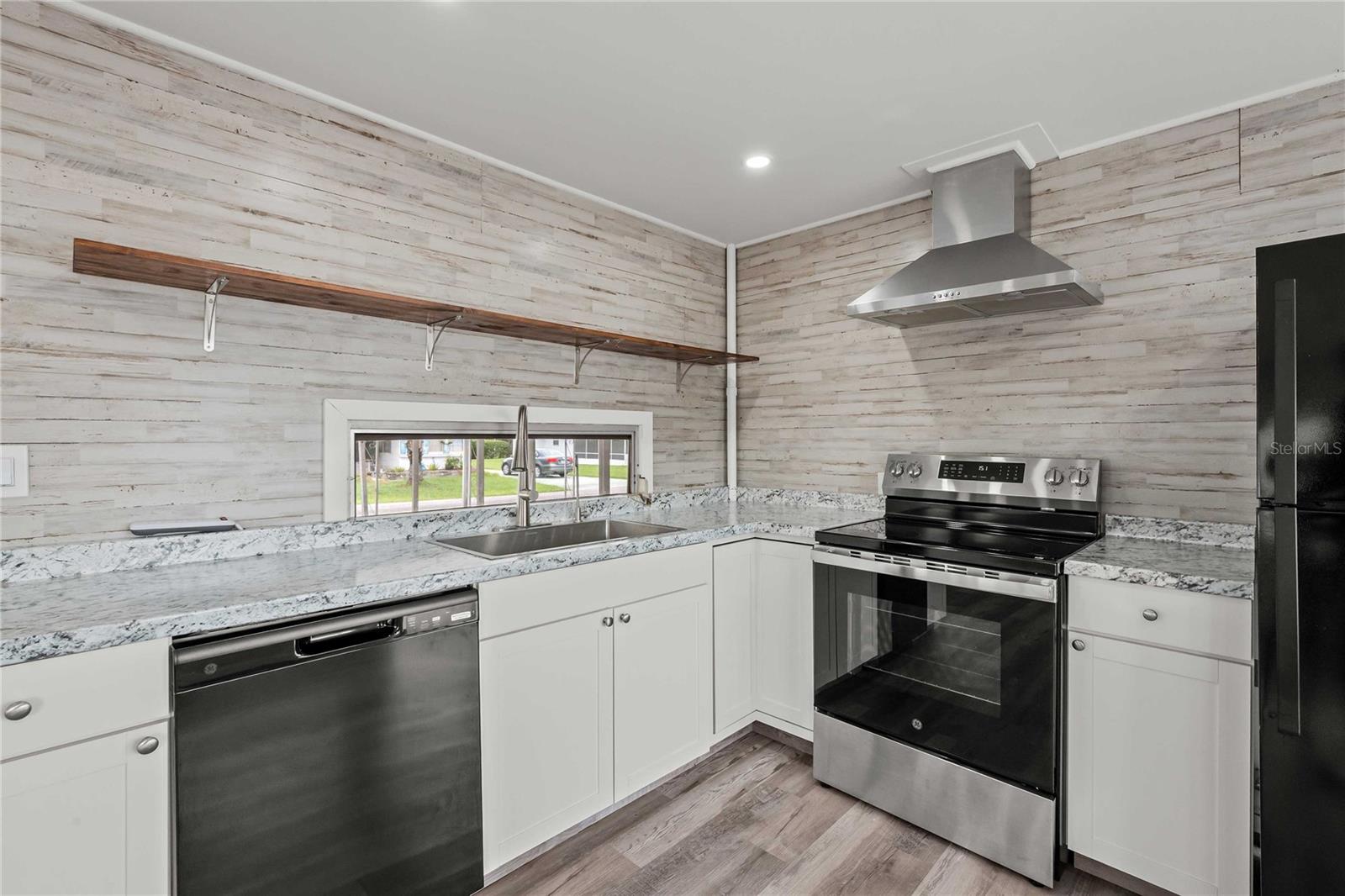 37234 CAROL AVE — photo 9