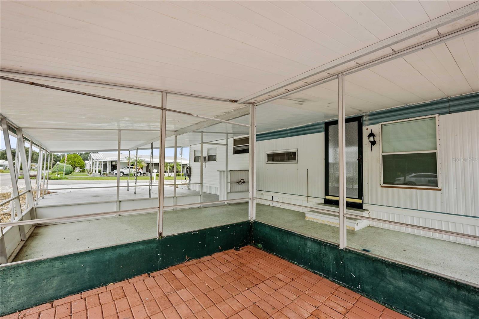 37234 CAROL AVE — photo 6