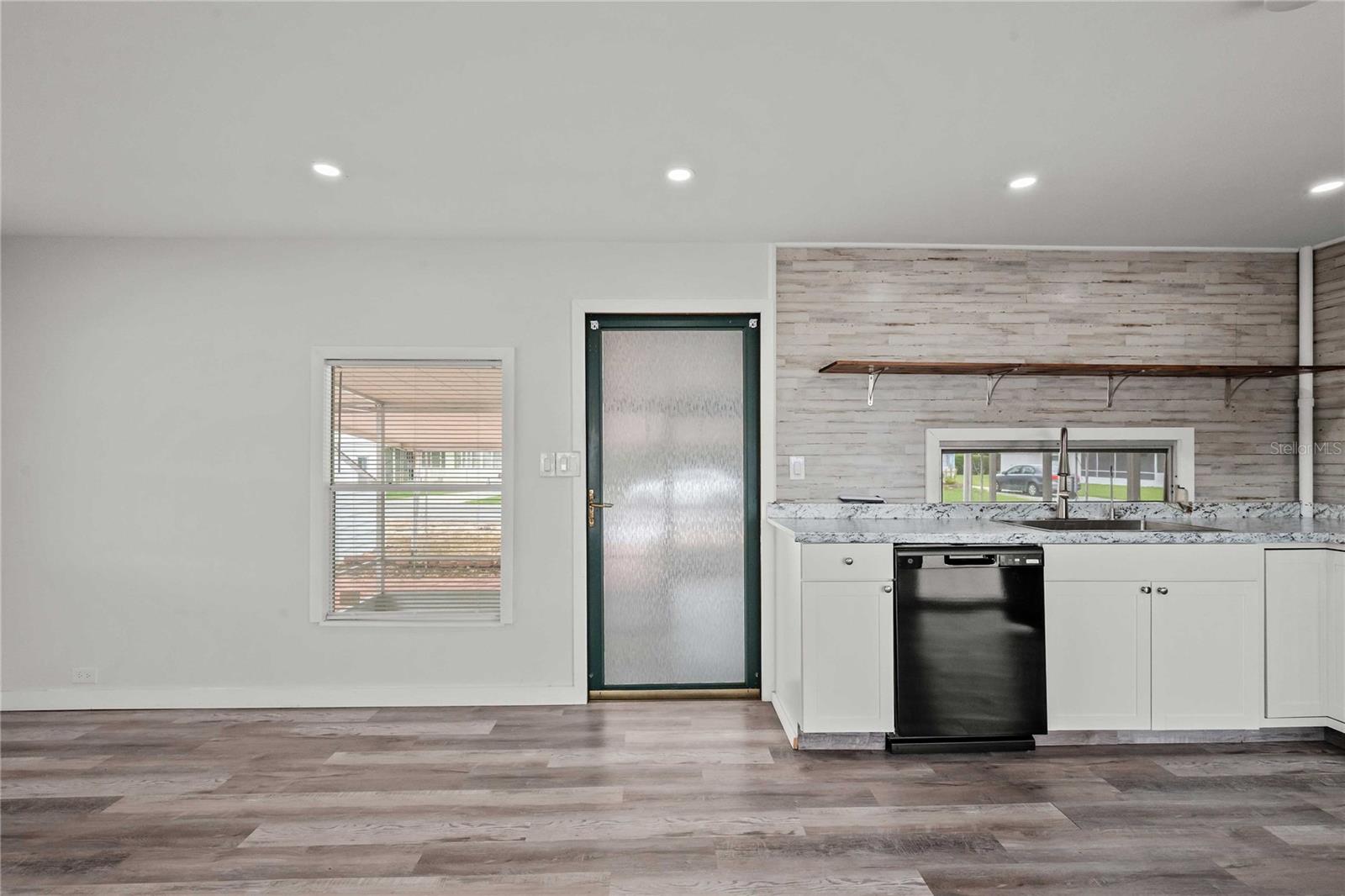 37234 CAROL AVE — photo 7