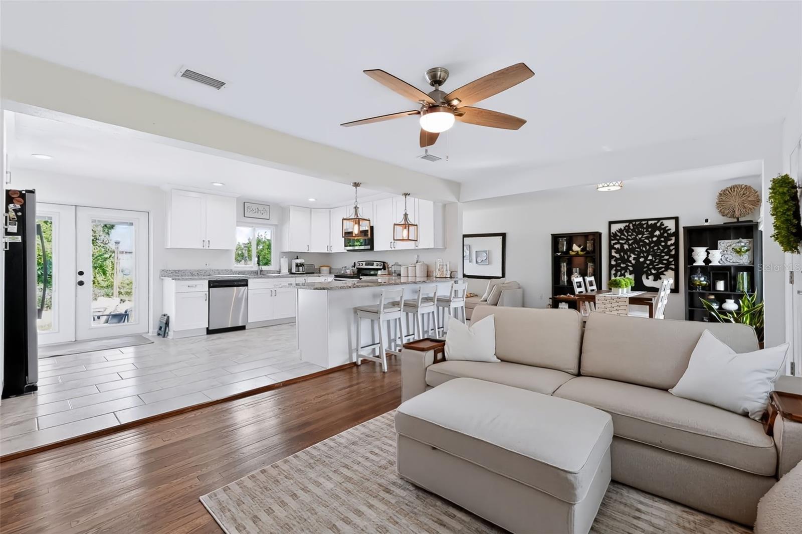 615 BROOKSIDE DR — photo 2