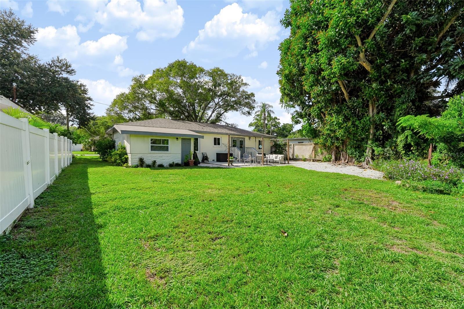 615 BROOKSIDE DR — photo 16