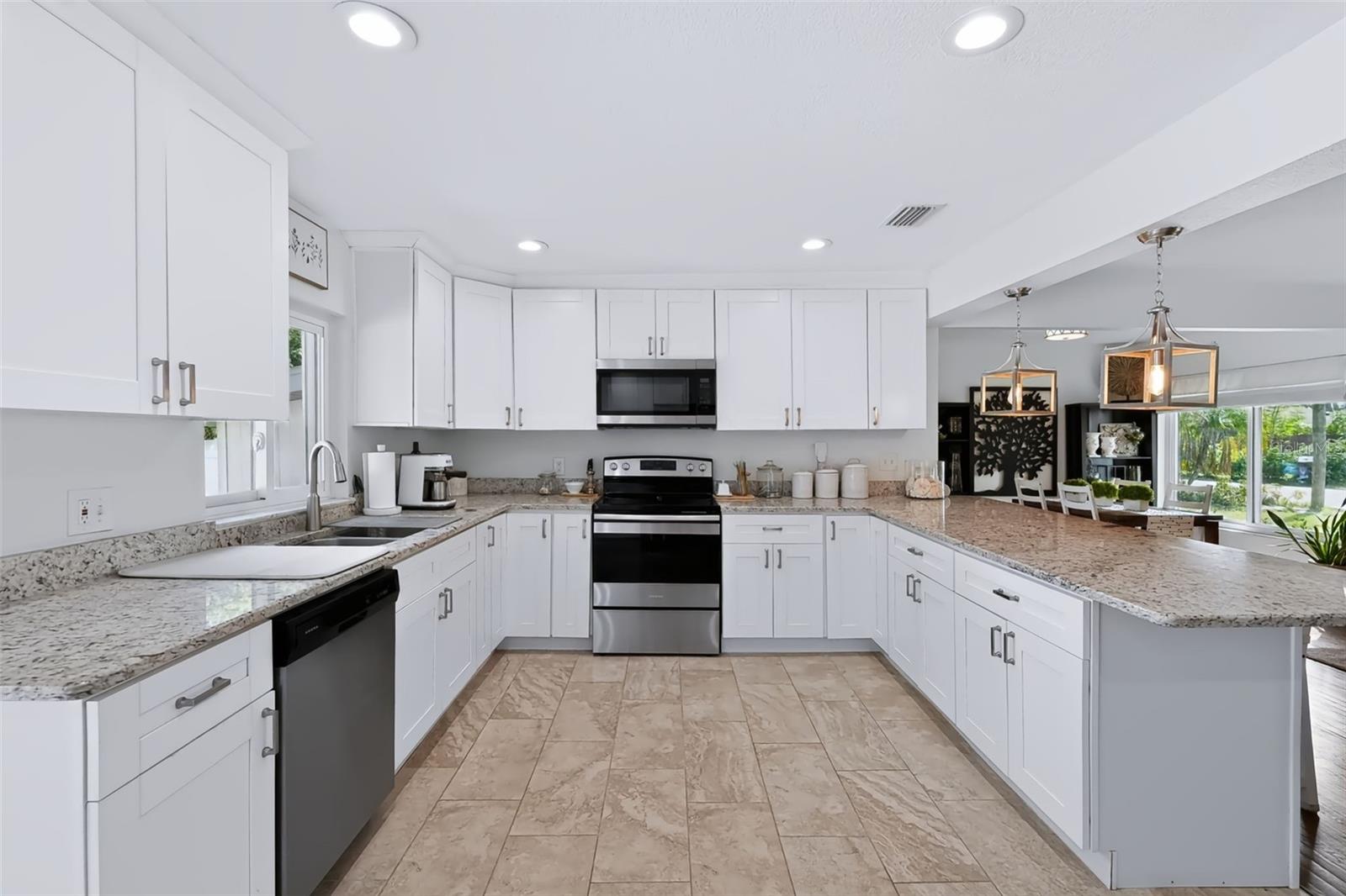615 BROOKSIDE DR — photo 3