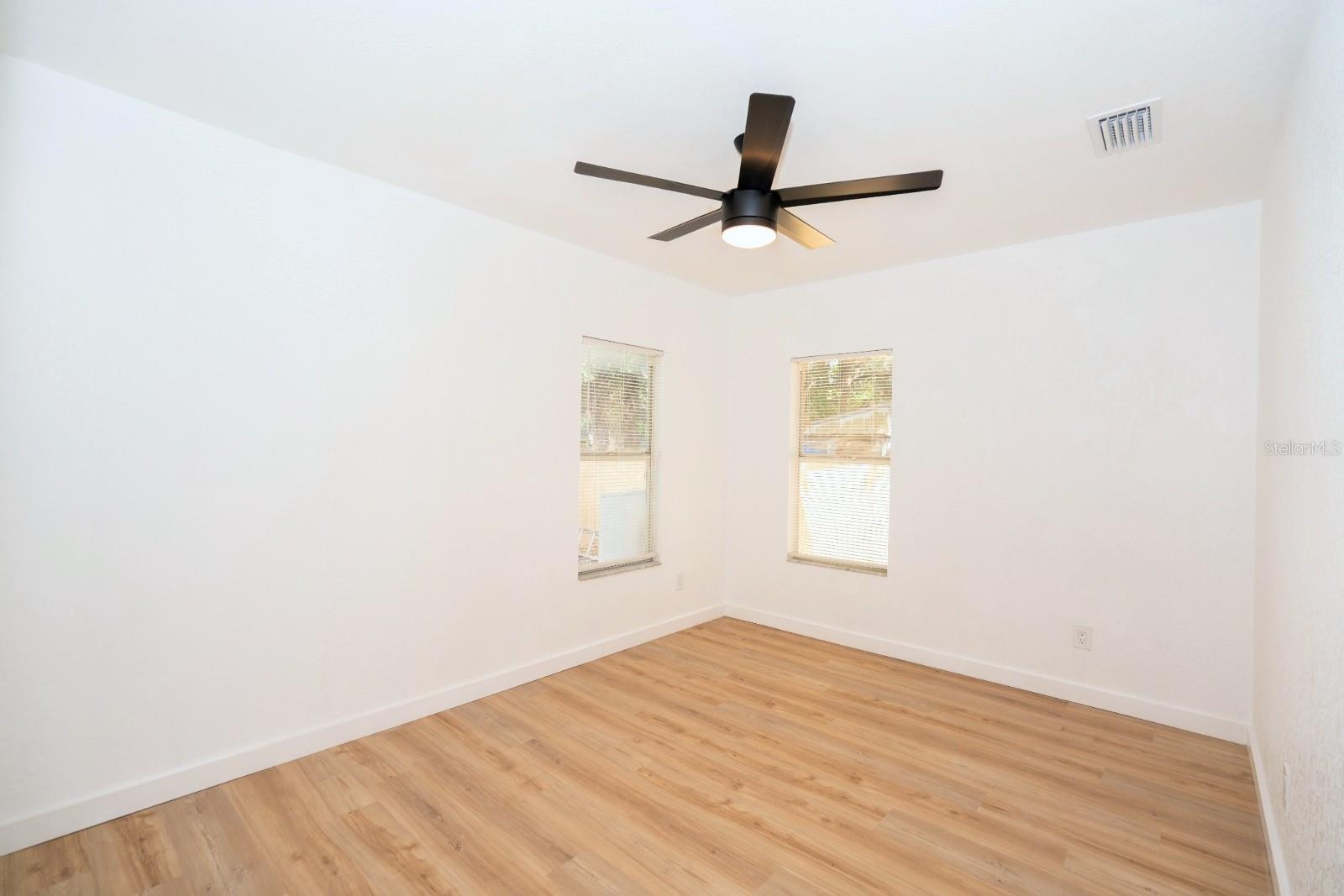 8202 N ALASKA ST — photo 27